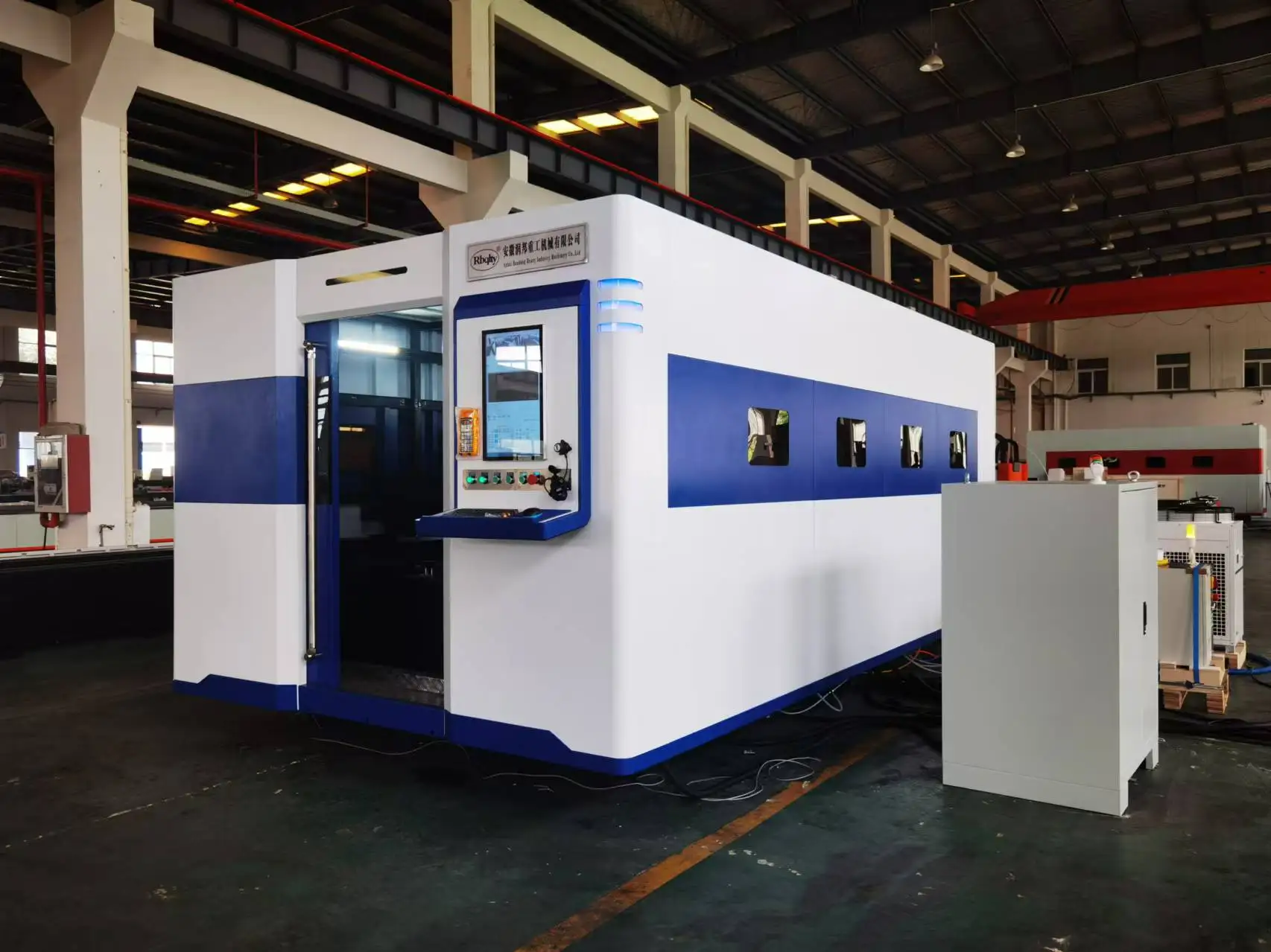 Rbqlty professional 3015 enclosed 6 kw fiber laser metal cutting machine