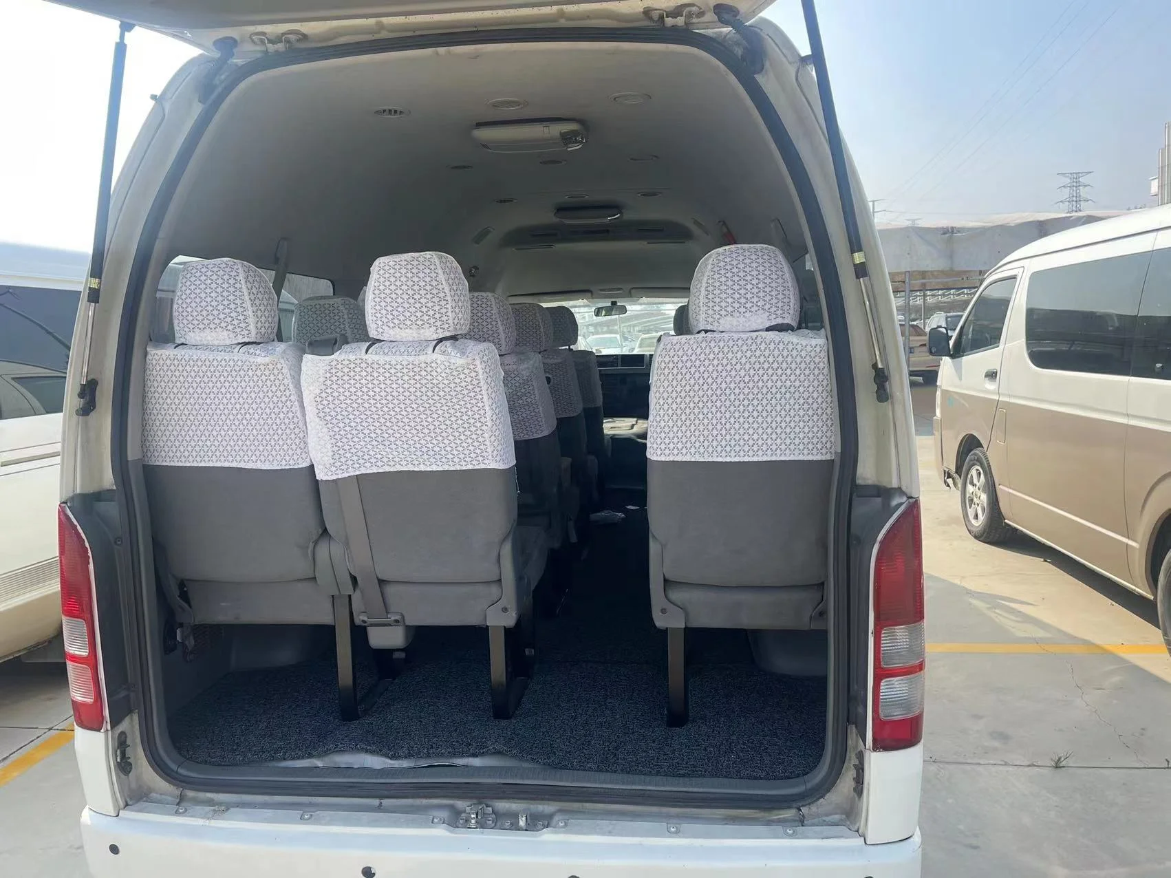 Самая продаваемая цена Подержанный Toyota Van Hiace Mini Bus б/у