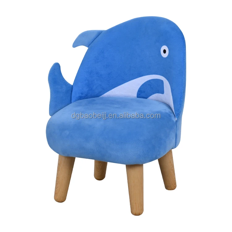 Детский стул с мультяшными акулами