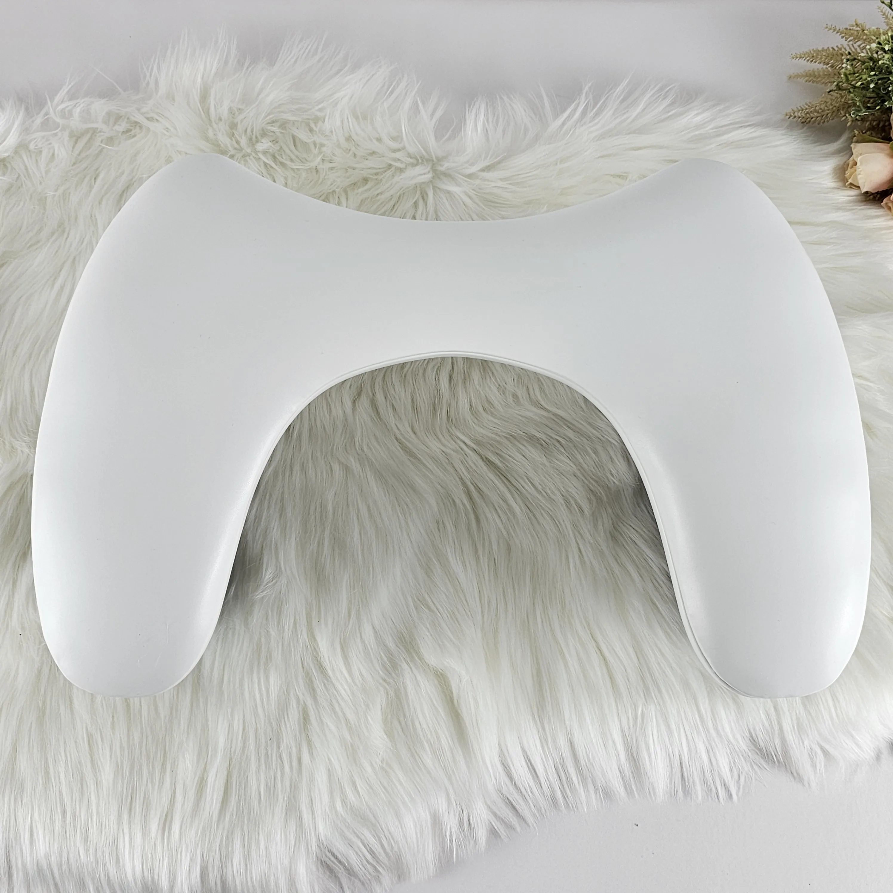 2024 NEW Half Moon shape Manicure Tool PU Leather Nail Arm Rest Cushion Nail Holder Hand Pillow Arm Rests for Nail tech