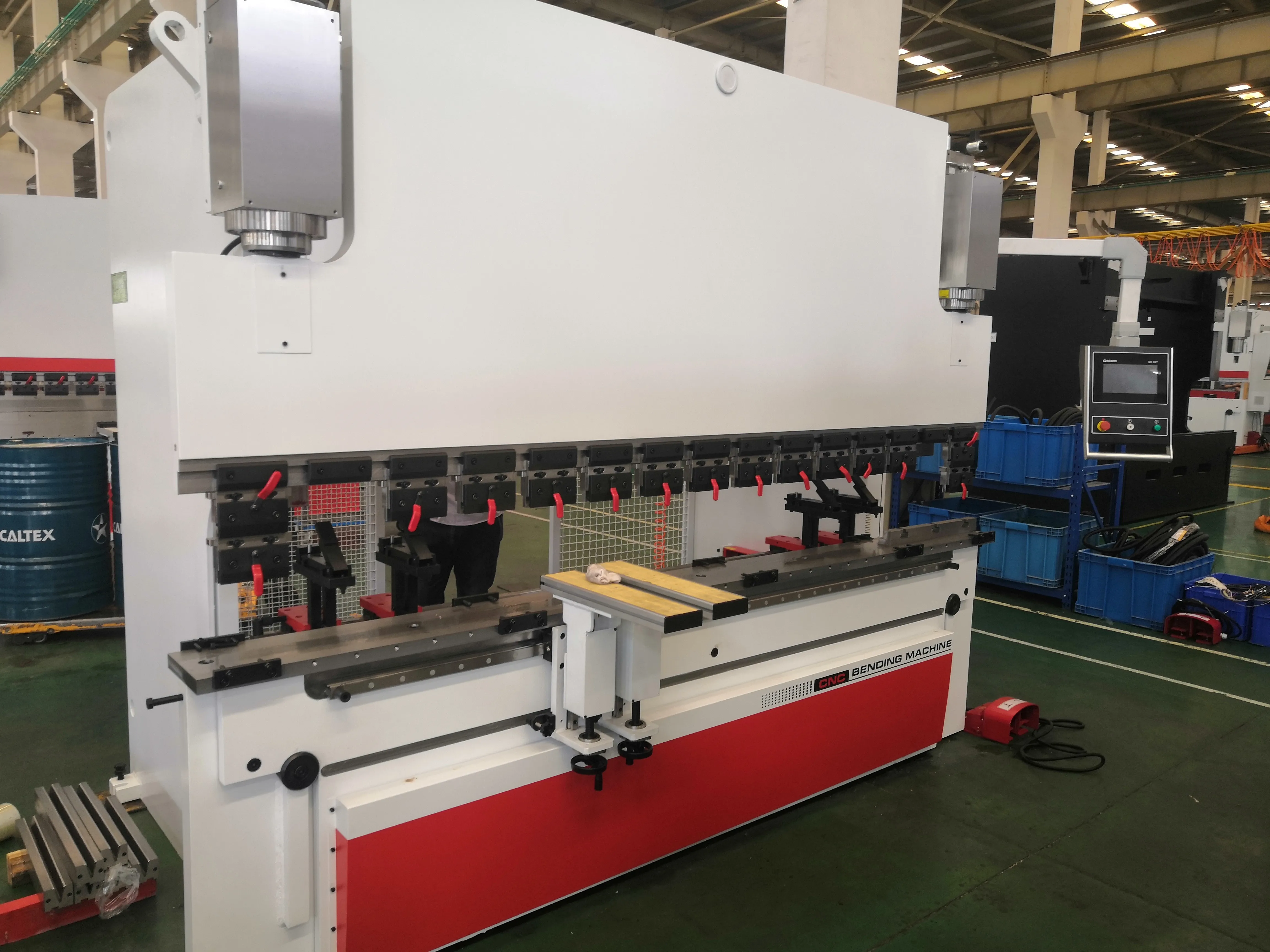  Пресс-тормоз с ЧПУ Intl brand OHA amada PR 6-30T1050 системой
