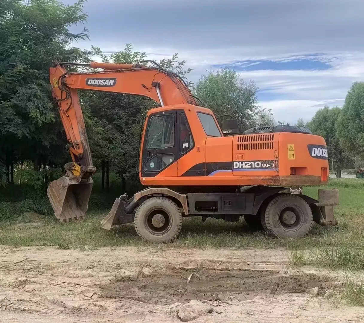 Колесный экскаватор Doosan DH210W 20 тонн