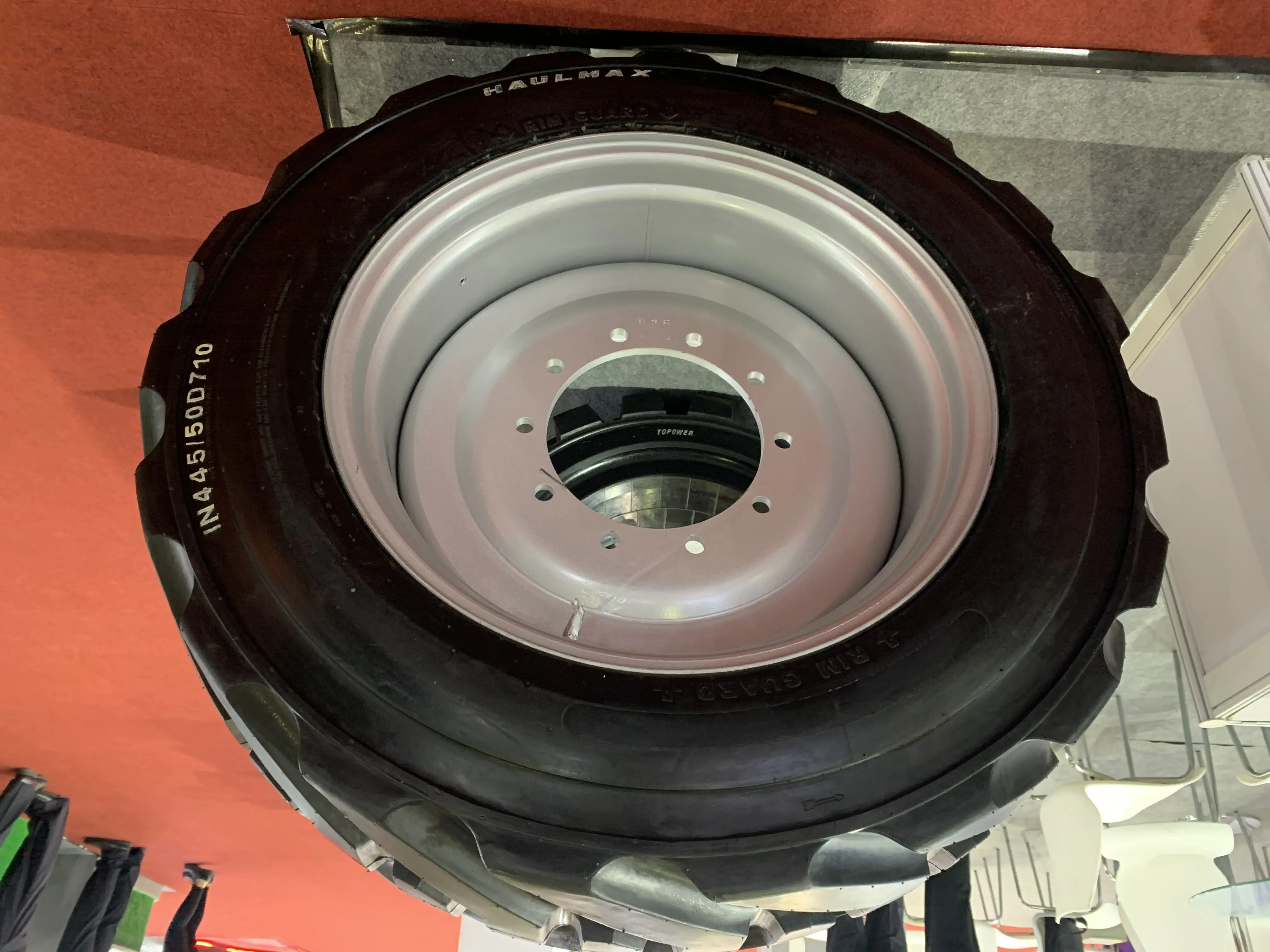 445/65D22.5 полиуретановая пена заполненная шина 445/50D710 Замена 445/65-24 для Genie S120 S125