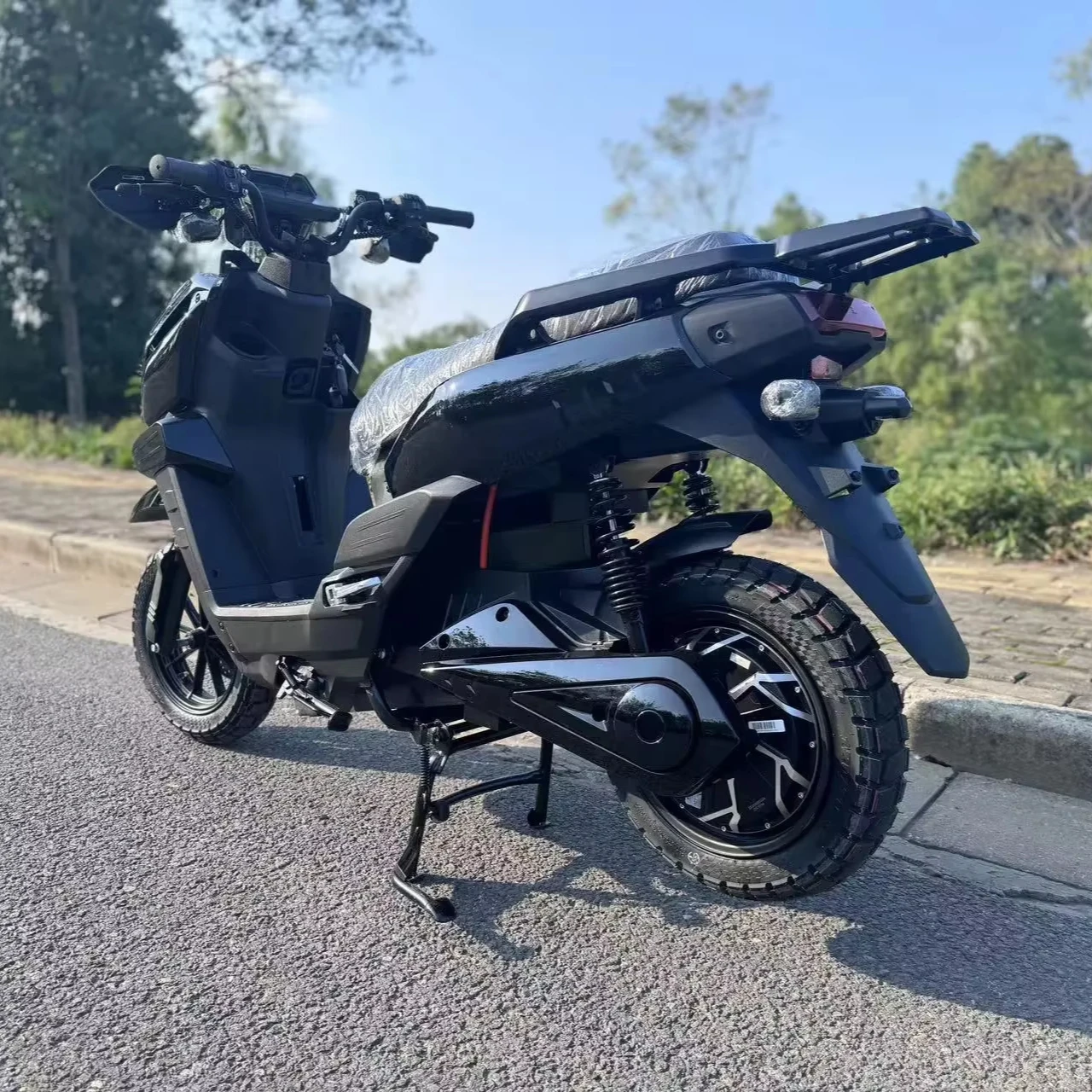 China Best selling electric racing scooter long range high speed electric moped with pedals and 72v50ah lithium batteries