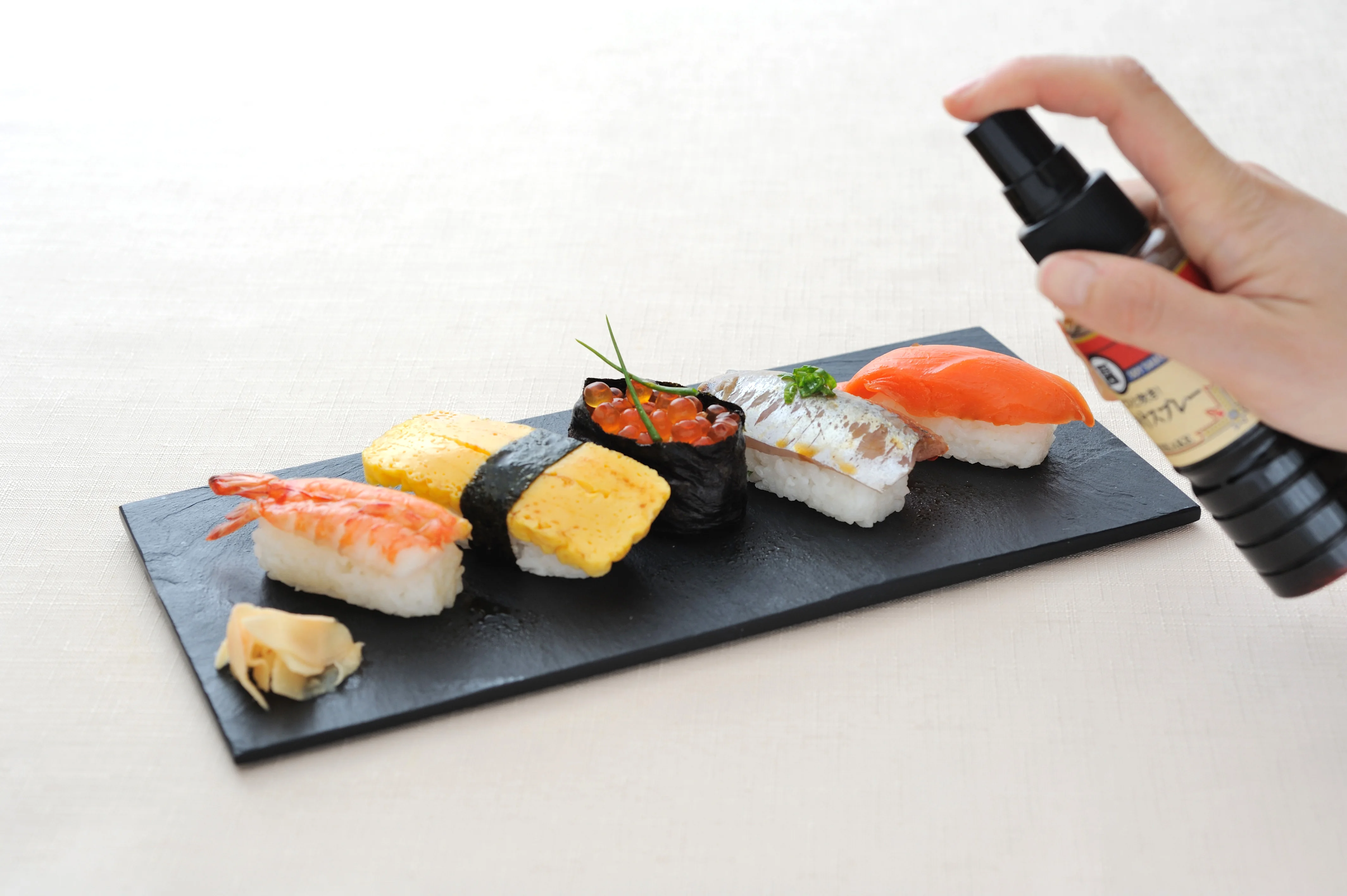 Outdoor 80ml plastic soy sauce oil spray bottle olive oil soy sauce rapeseed oil