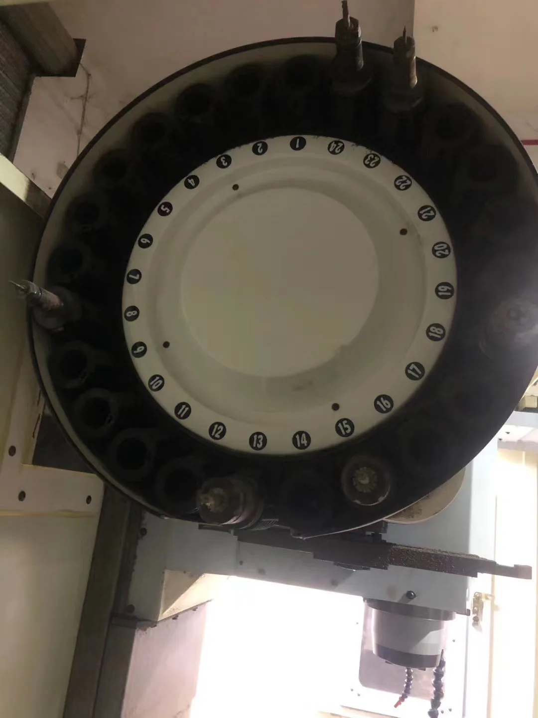  Низкая цена используется Тайвань Twinhorn VH 650/850/1010 CNC фрезерный станок 3 оси