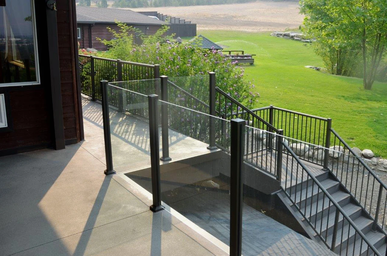 YL factory direct sale tempered glass balustrade railing fence for outdoor