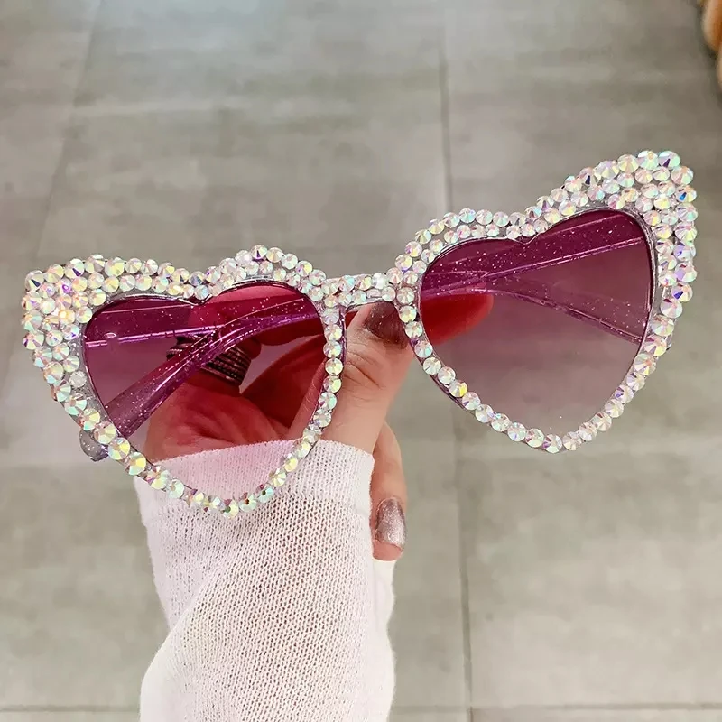 2023 new Stylish shade sunglasses frame women heart shape fashion diamond trendy glasses Women