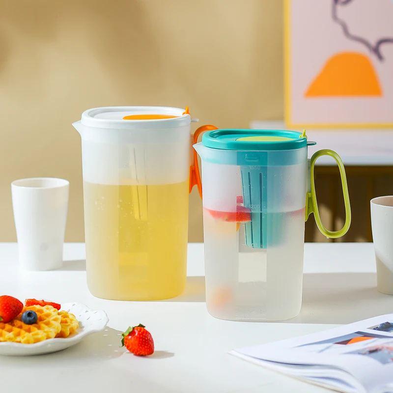 Hot sale large capacity 2200ml PP cold water pitcher fruit tea strainer measuring scale plastic jug with infuser and filter lid