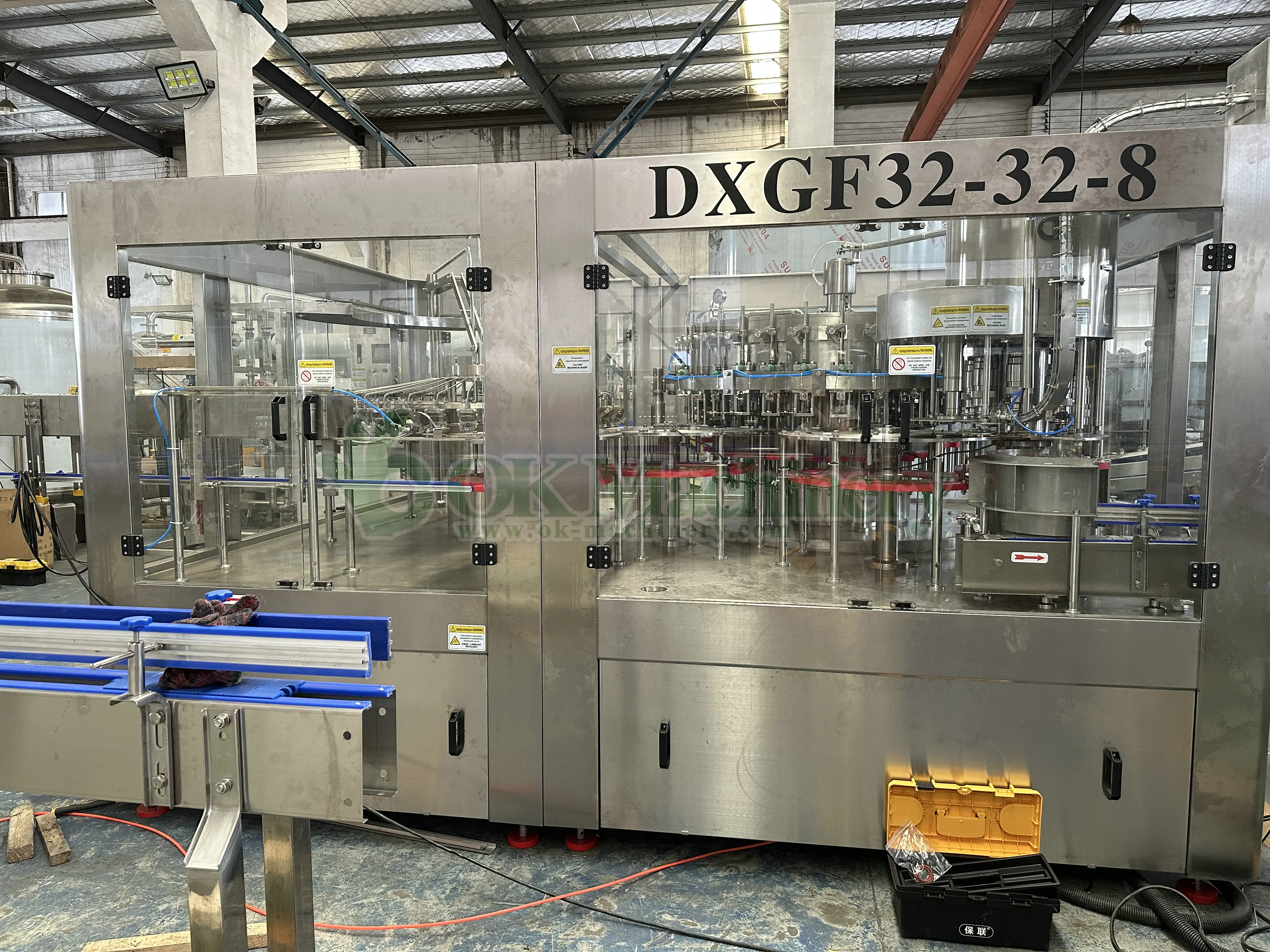 Automatic Pet Bottling Soda Water Carbonated Liquid Beverage With Gas Filling Machine