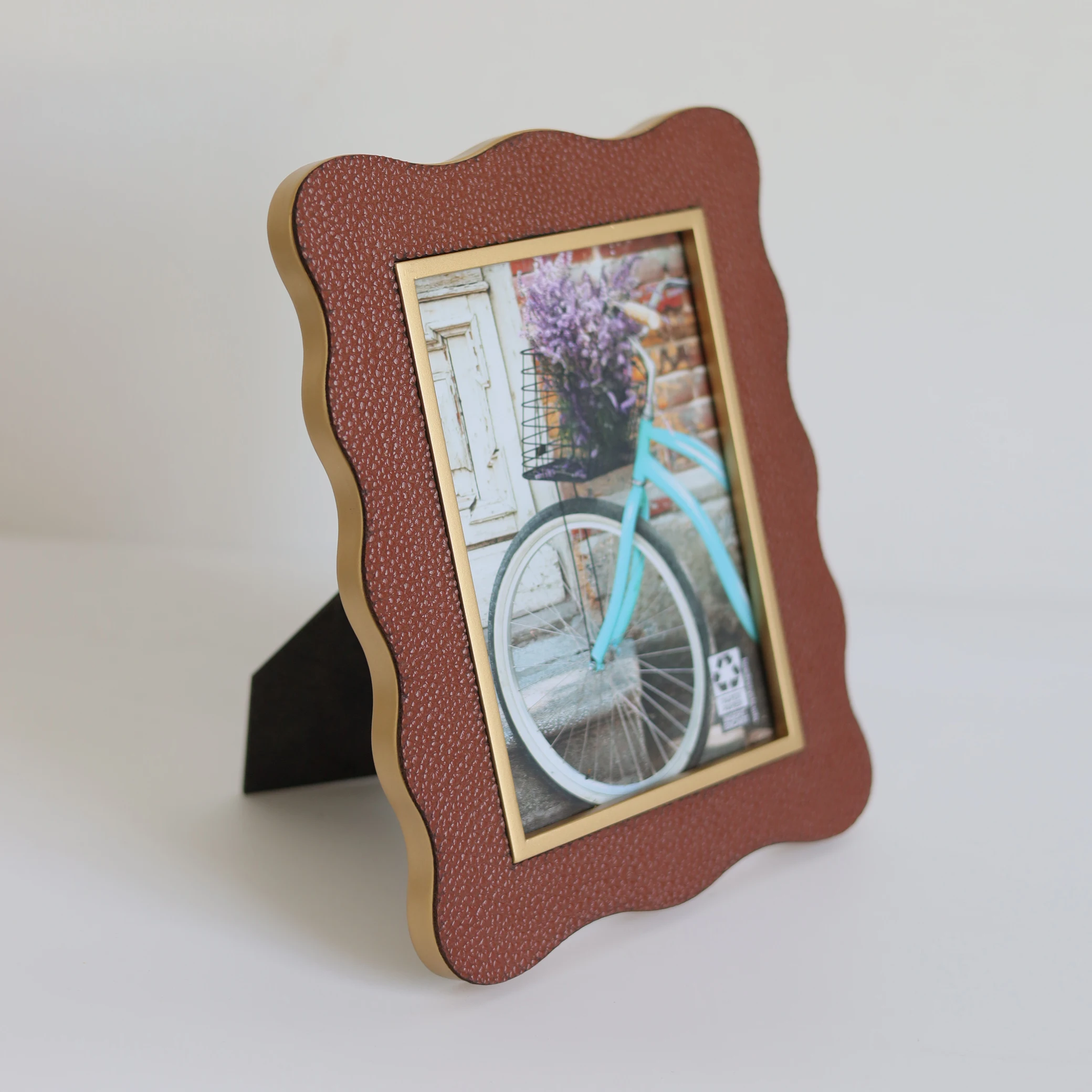 Custom OEM ODM Irregular Wavy Squiggle Organic Shape Scalloped Photo Frame Scallop Shaped Faux Leather Textured Picture Frames