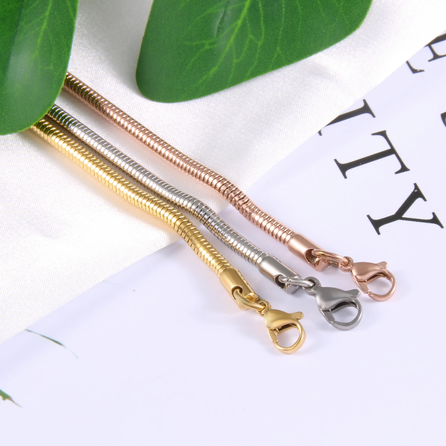 Wholesale fashion men chunky jewelry gold plating link chain snake necklace stainless steel round Soft snake chain for unisex