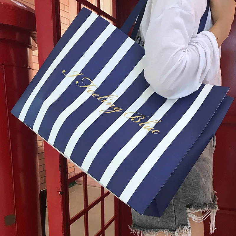 Hot Sale Customized logo Clothing paper bag with handle Luxury Custom paper gift bags with logo printing