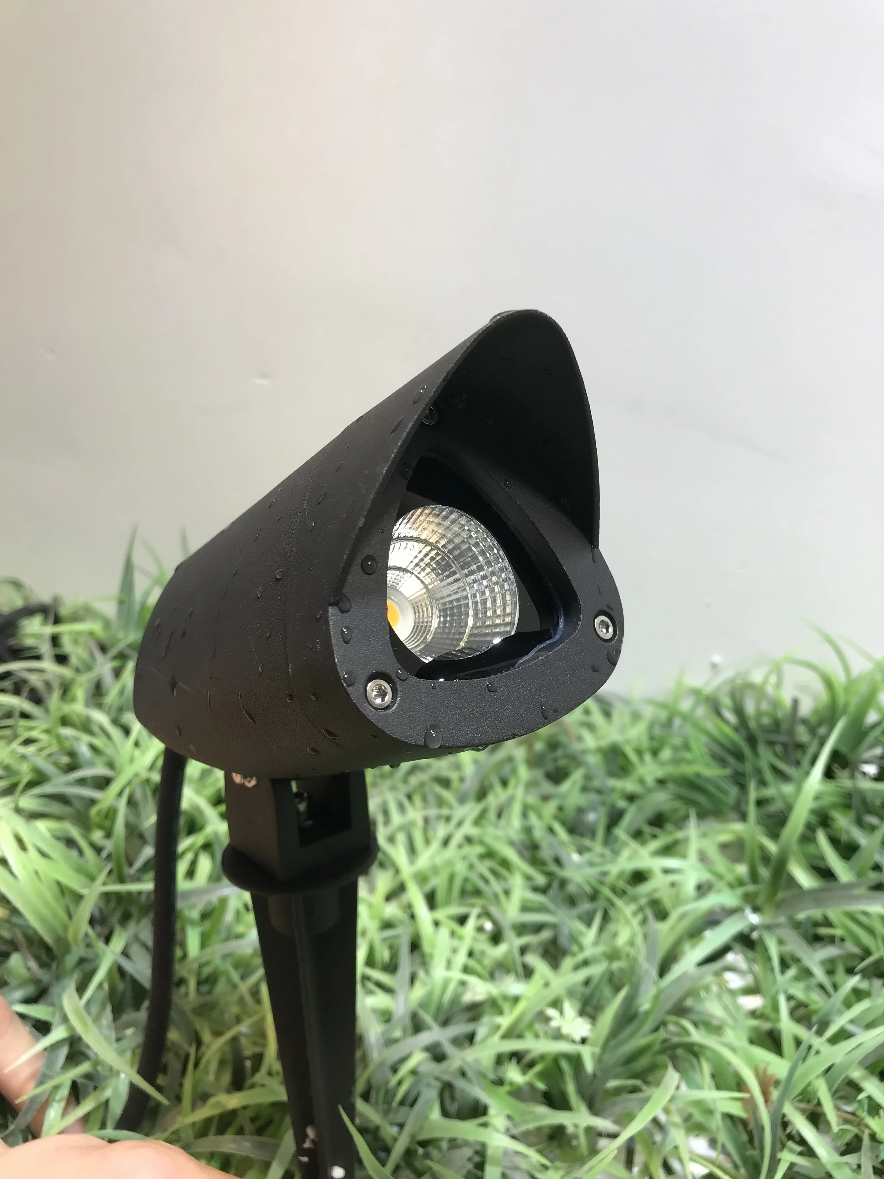 ETL TUV CE SAA Spike Landscape IP65 Waterproof 3W 5W 7W 10W 20W 30W 40W AC100-277V outdoor solar led garden light