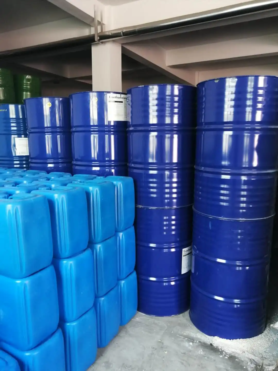 Colorless oily liquid aniline/Benzenamine