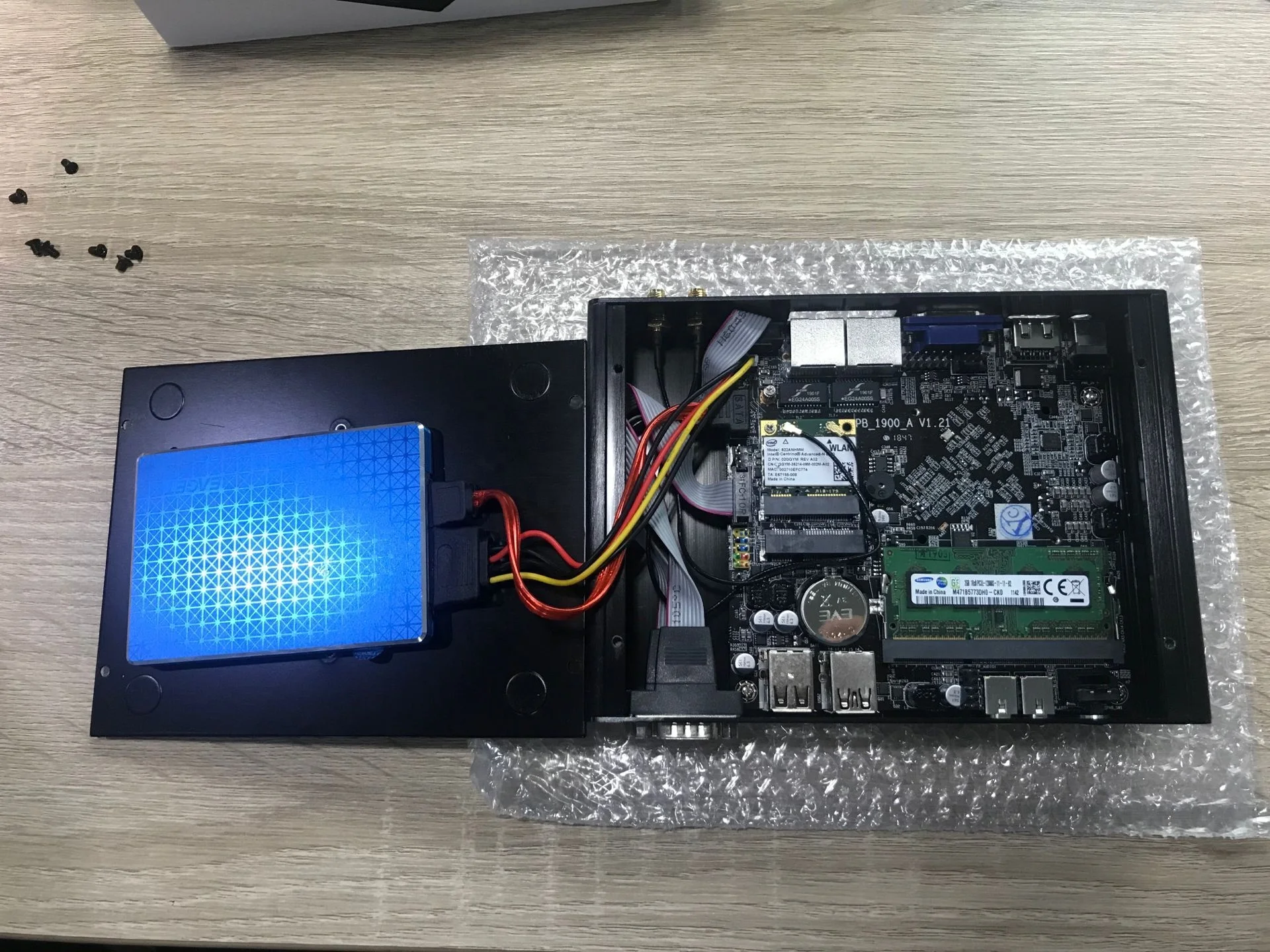  J1800 2 4G двухъядерный J1900 четырехъядерный мини игровой ПК без