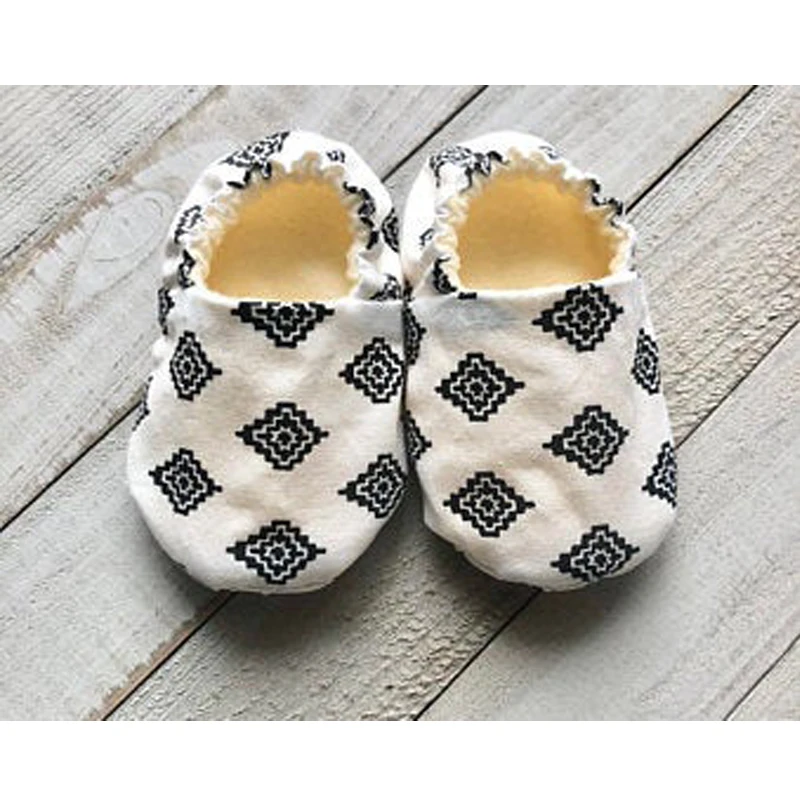 Wholesale Trendy Toddler Shoes Handmade Black White Aztec Baby Moccs