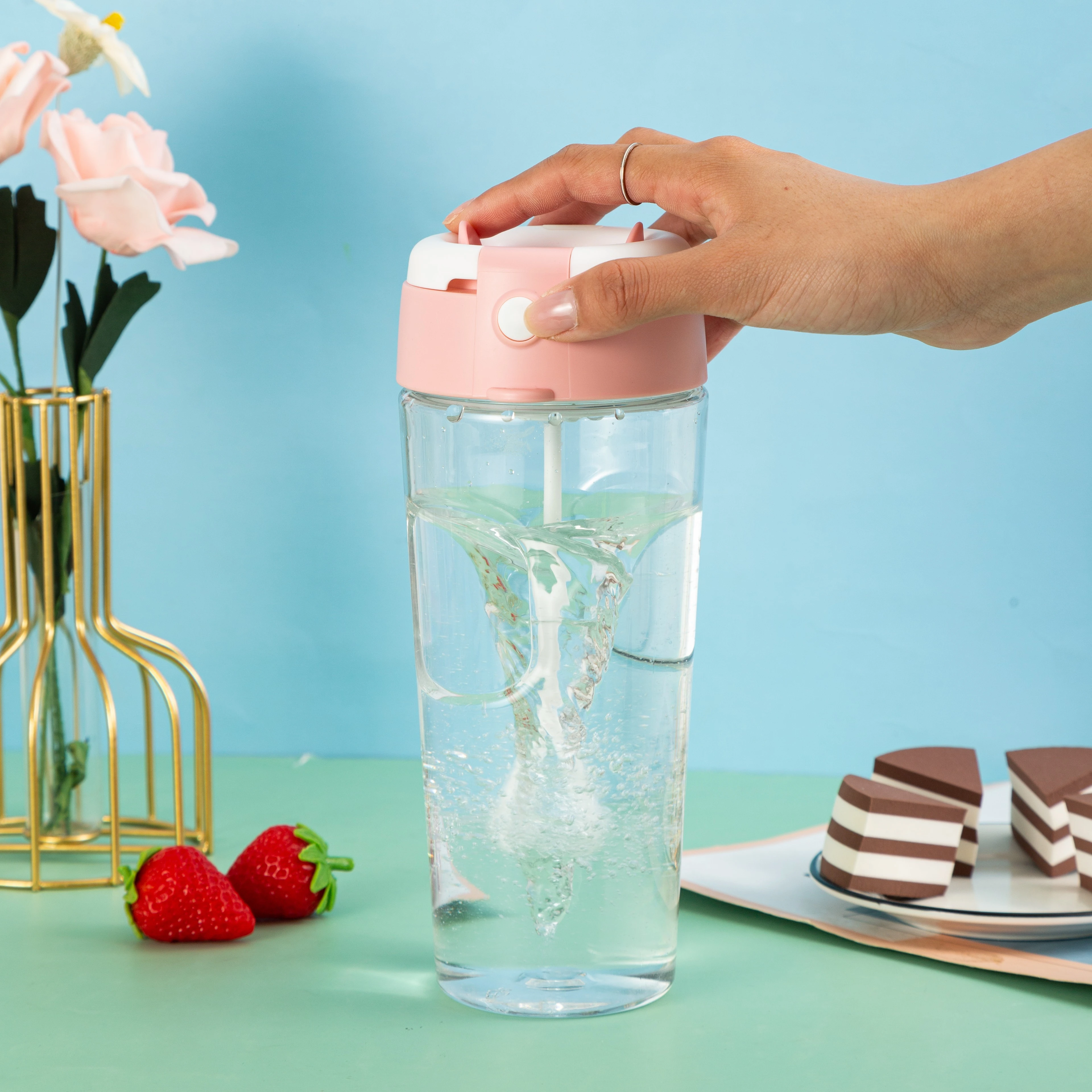 Battery Operated 600ml Custom Fitness Workout Water Bottle Electric Vortex Mixer Protein Plastic Electric Shaker Bottle