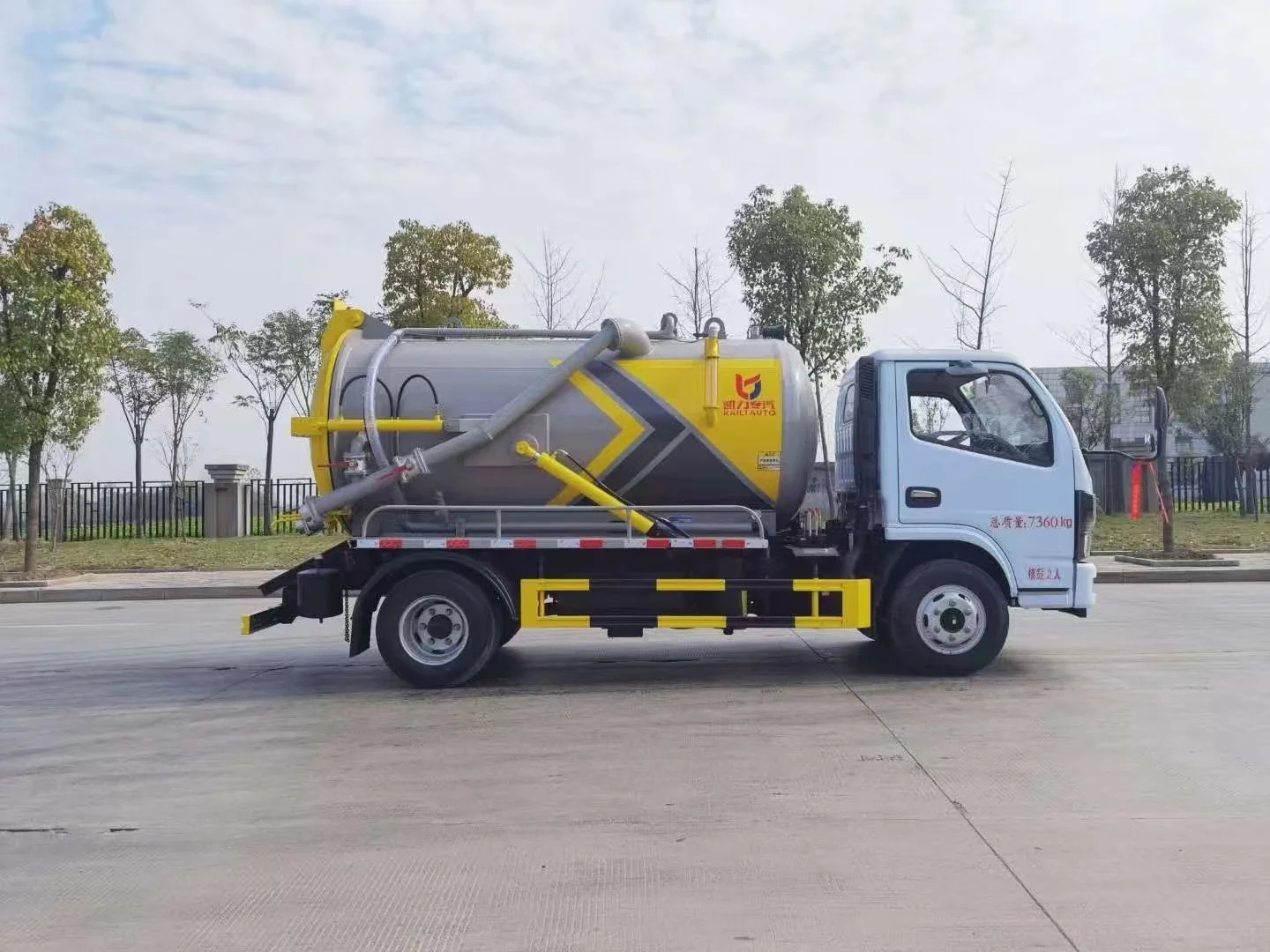 Совершенно новый китайский бренд Dongfeng шасси 4x2 8 кубических метров канализационная Кала грузовик с присоской совершенно