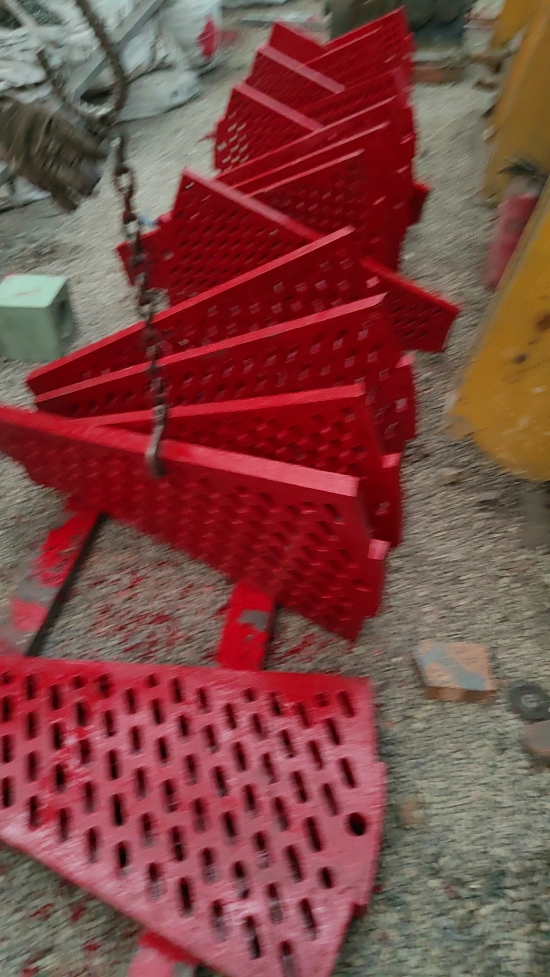 High Quality factory sales long life Hard-wearing Bimetal casting high chromium alloy Rod Mill Liner Crusher Parts