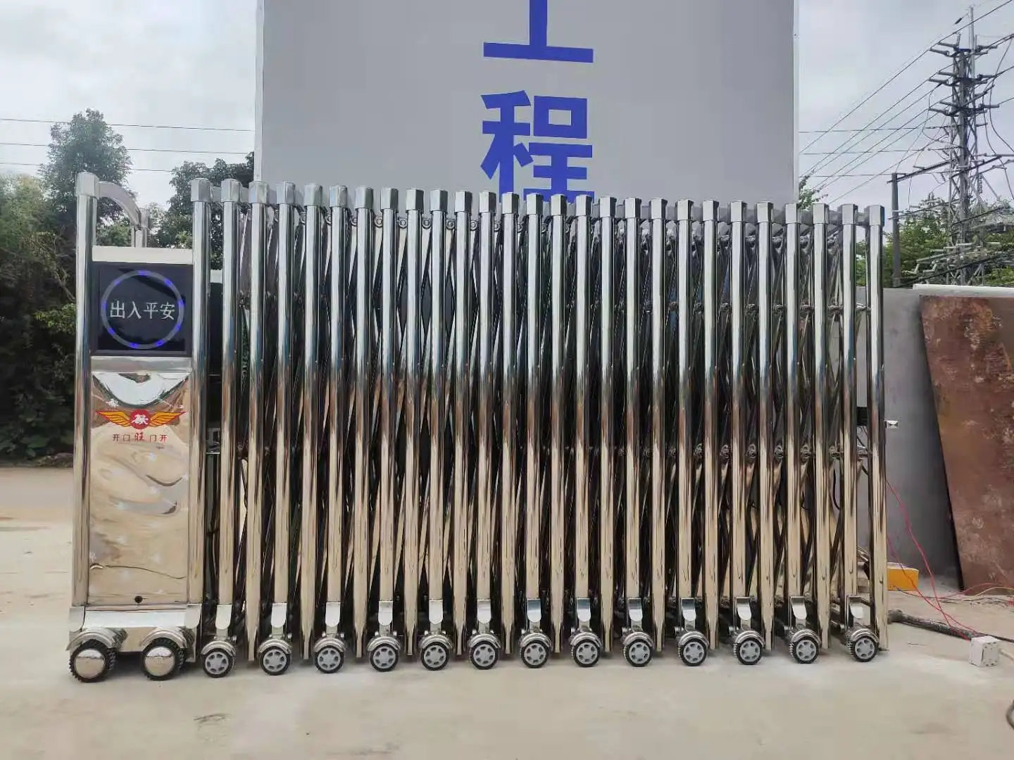 HNT Heavy Duty Trackless Motorized Industrial Stainless Steel Front Gate Safety Fence Entrance Barrier Sliding Retractable Gate