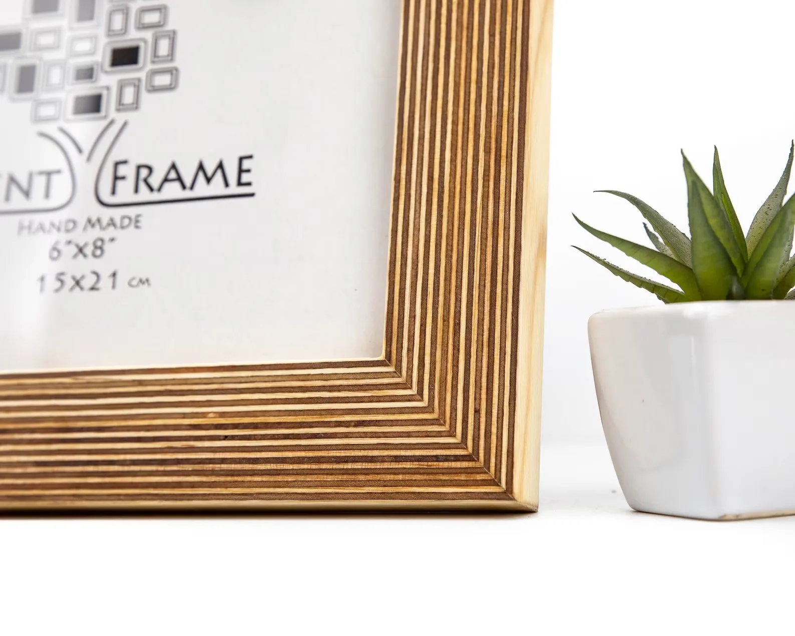 Unique stripy design wooden 6x8 photo frame,customized picture frame