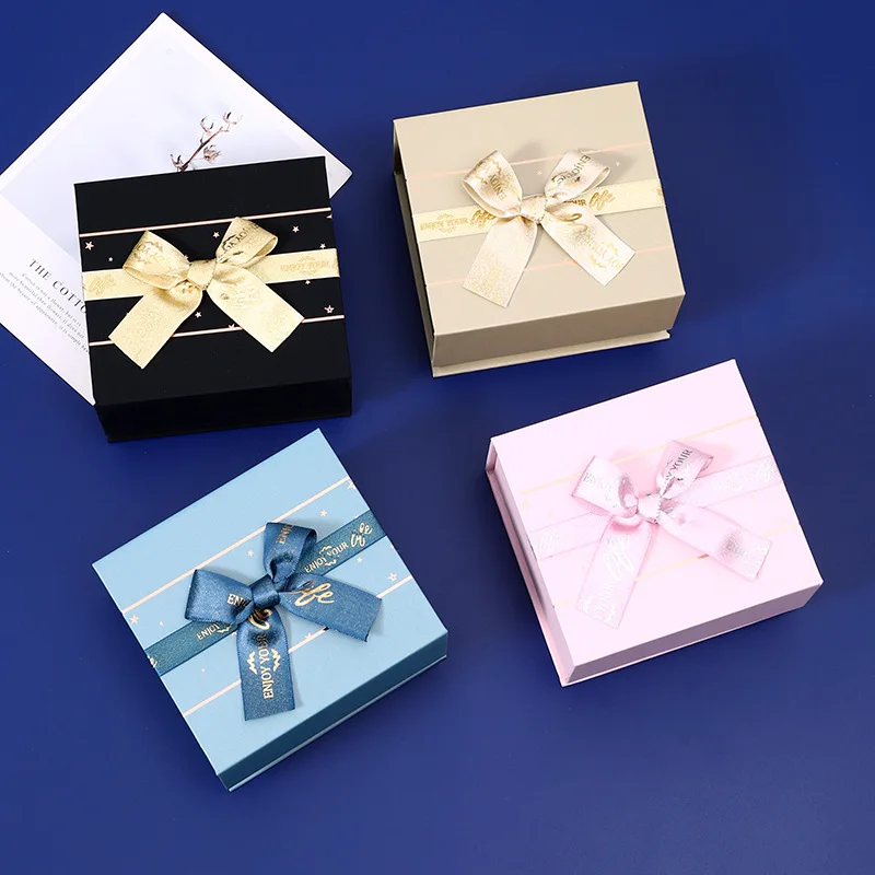 Wallpaper magnetic flip box Cosmetics belt Gift box Holiday gift perfume box
