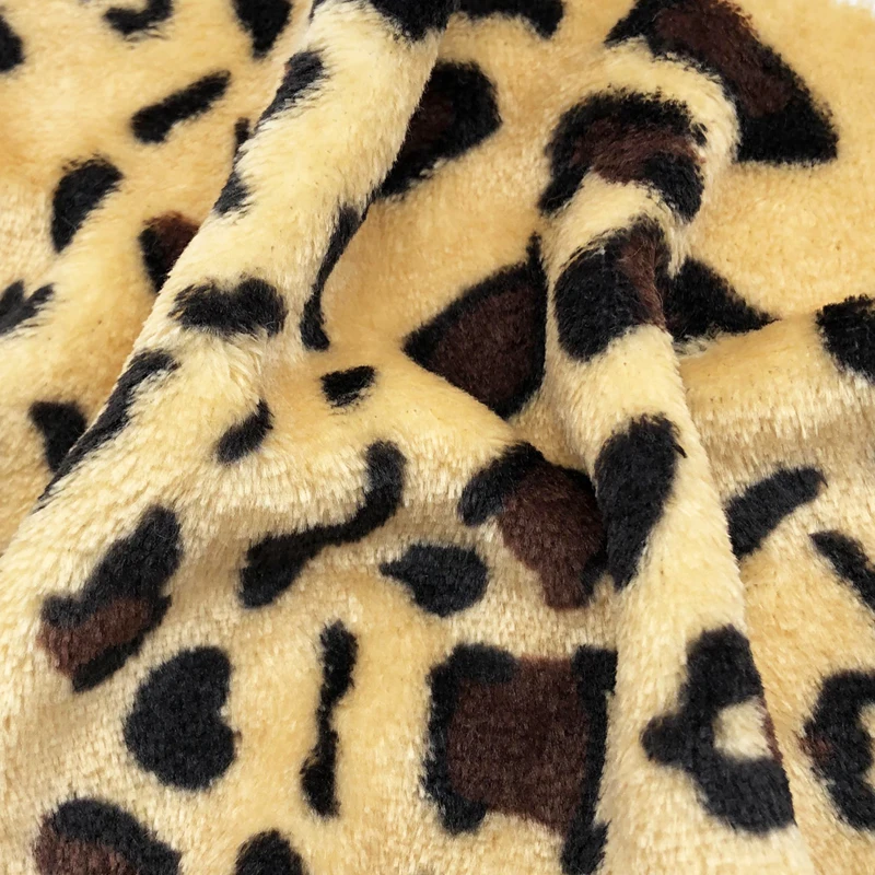 Wholesale china flannel fabric pinting blanket animal print faux fur fabric Medium Weight short Leopard print plush