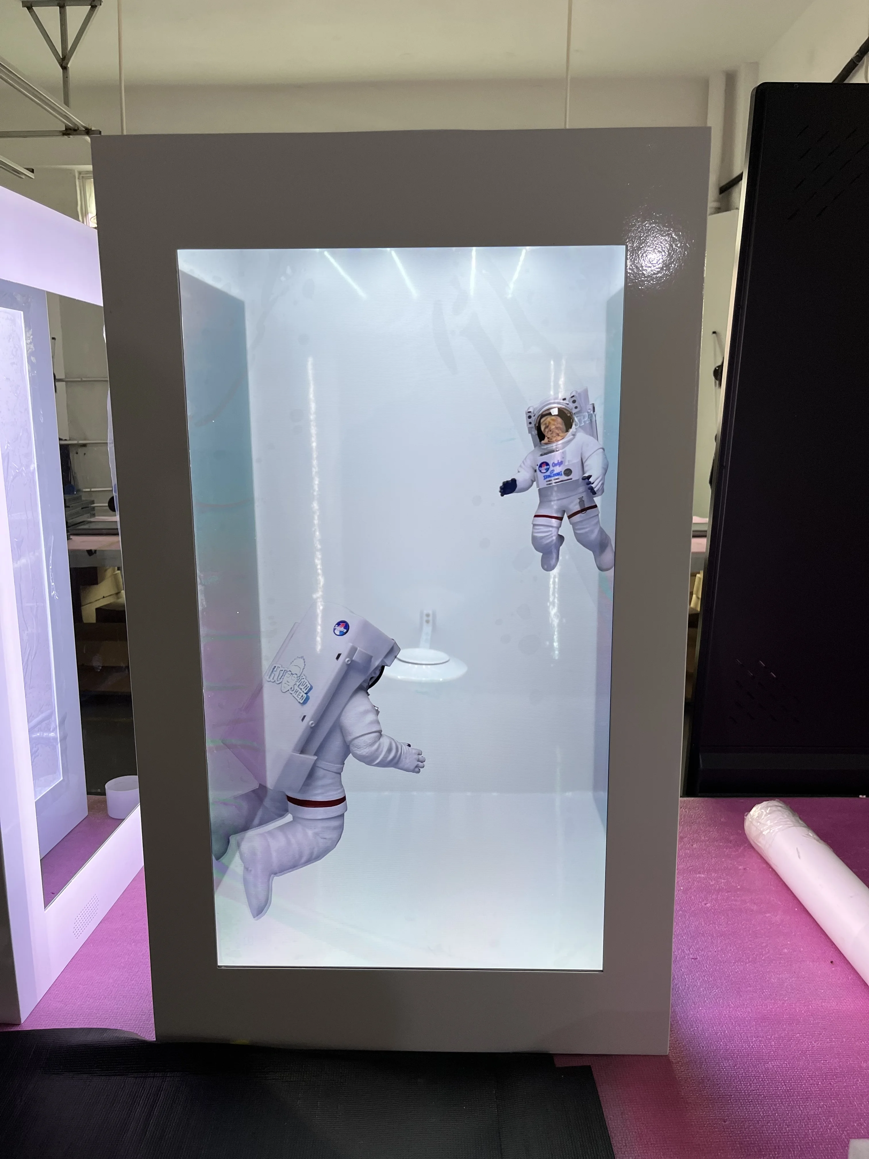 Hot Sale 55 Inch High Resolution And High Brightness Jewelry Transparent LCD Display Screen Showcase