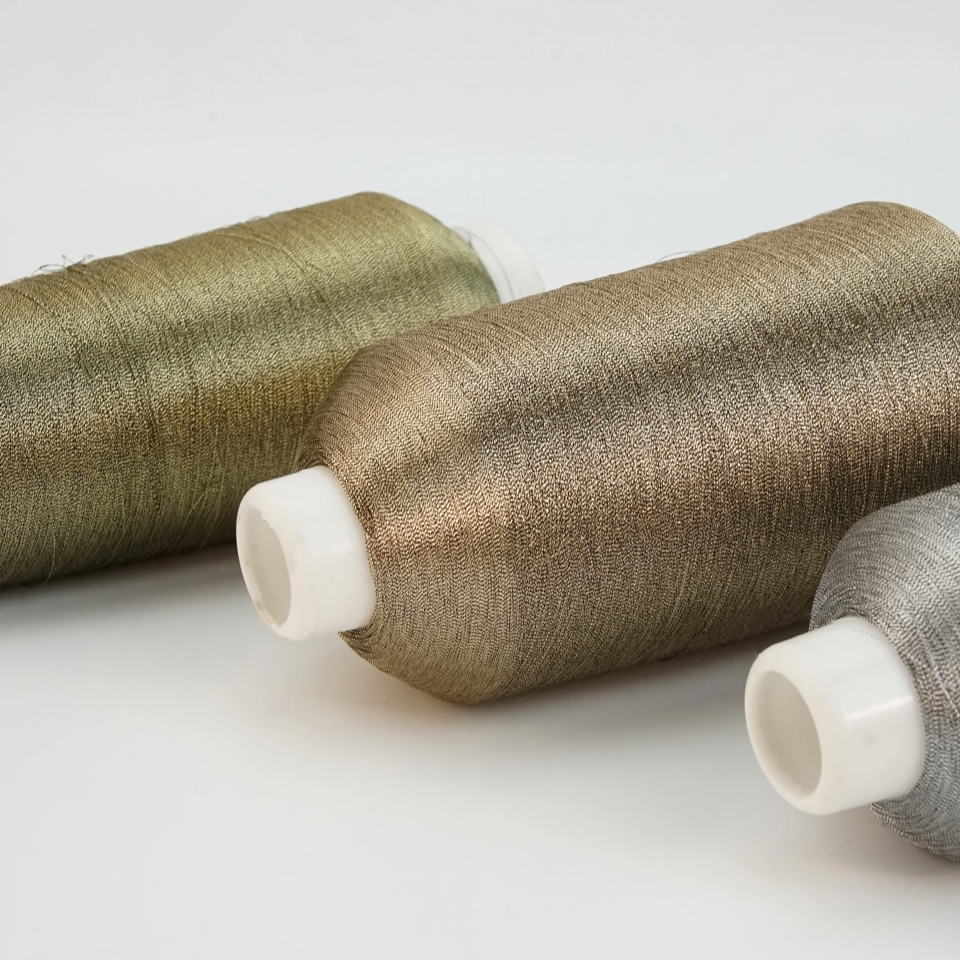 MH H Type Xinyang Color 3600 Yards Lurex Polyester Rayon Three mixed colours metallic Machine Thread Embroidery Metallic Yarn