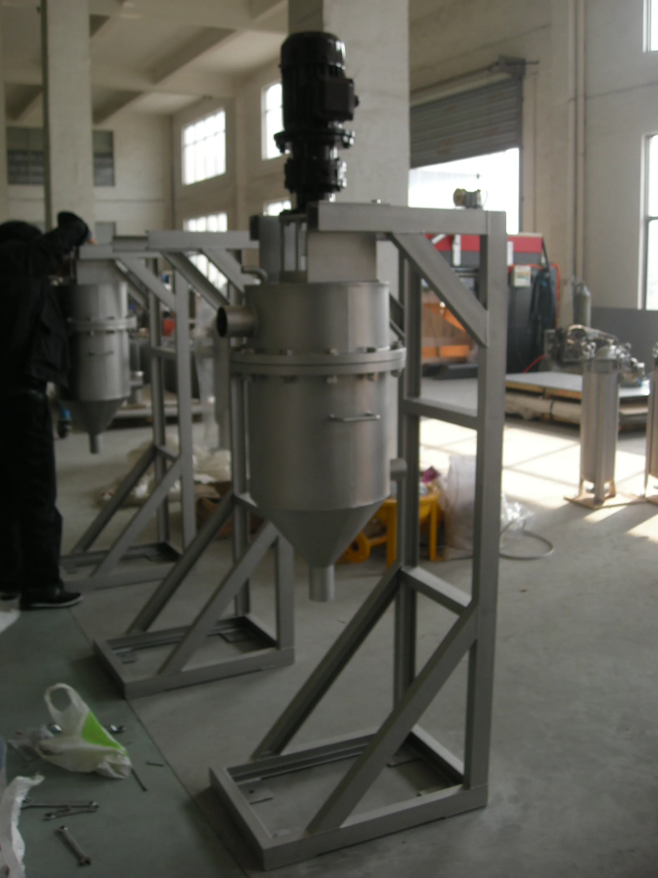 Вращающаяся щетка из нержавеющей стали с фильтром для виноградных заводов