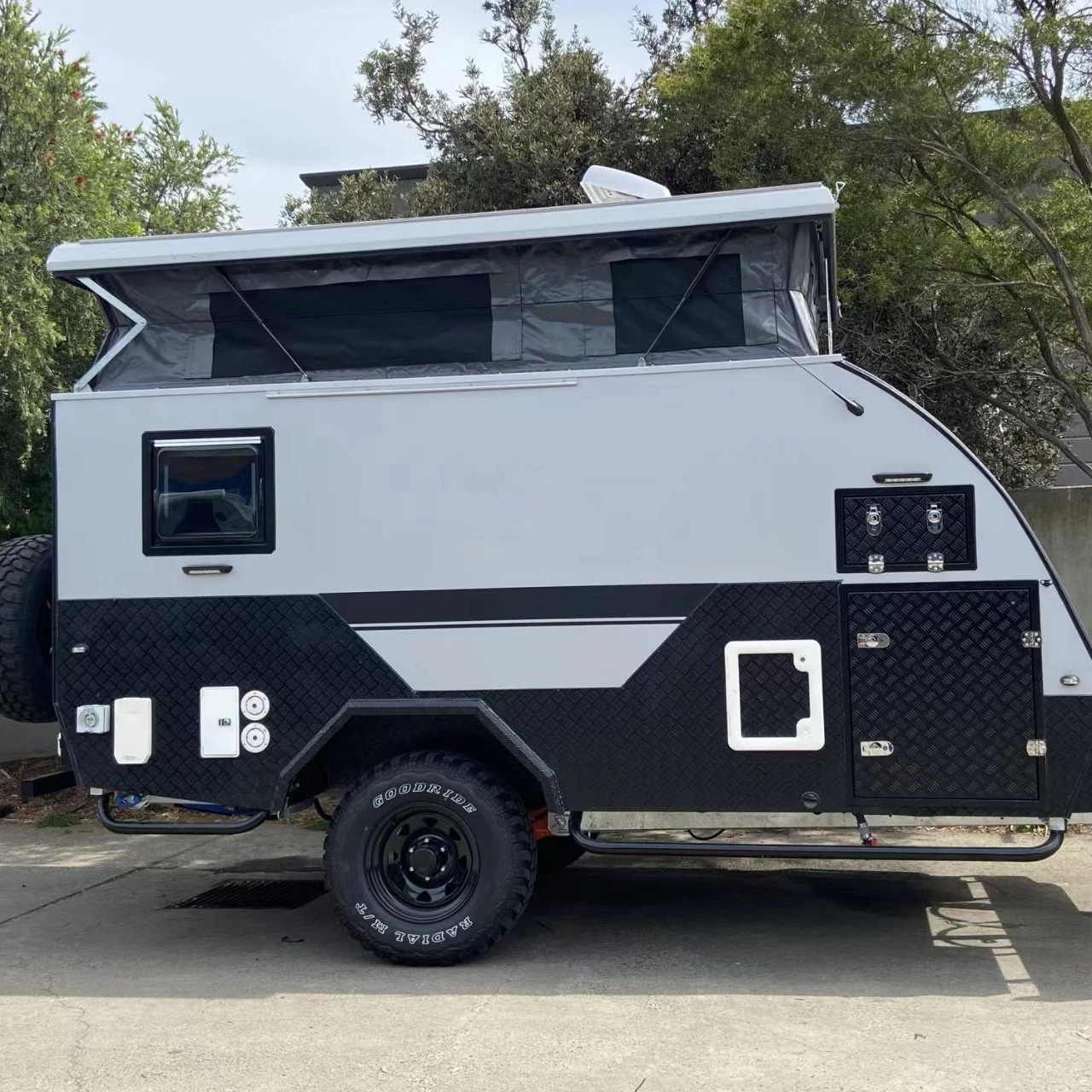 High Quality Mobile off Road Retro Travel Trailer Camper Motorhome Travel Trailer hybrid caravans