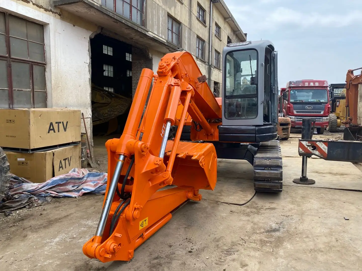 Б/у Экскаватор Hitachi EX75UR в отличном рабочем состоянии б/у мини-экскаватор EX75 для продажи