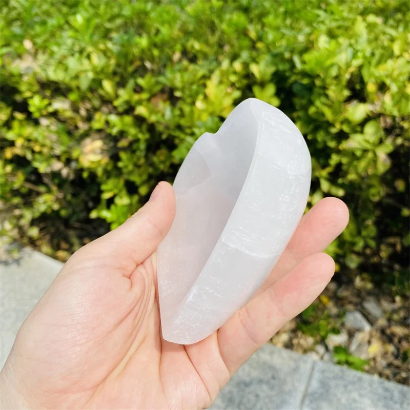 Wholesale in bulk natural Polished Transparent Singing Selenite Heart-Shaped Bowls that healing quartz bowl In Stock on sale