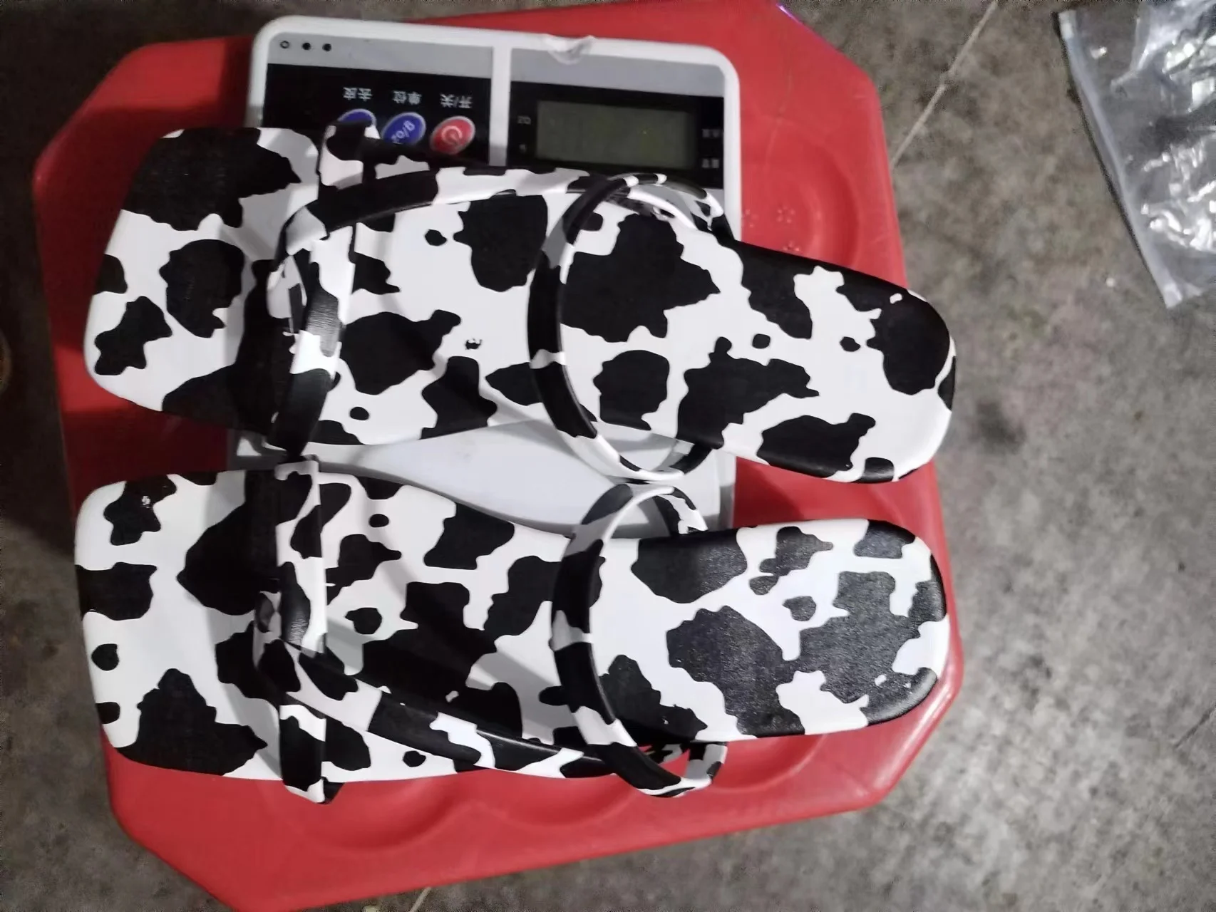 J&H summer trendy cow strap flip-flop slippers women fashion square toe flat sandals summer casual outdoor footwear