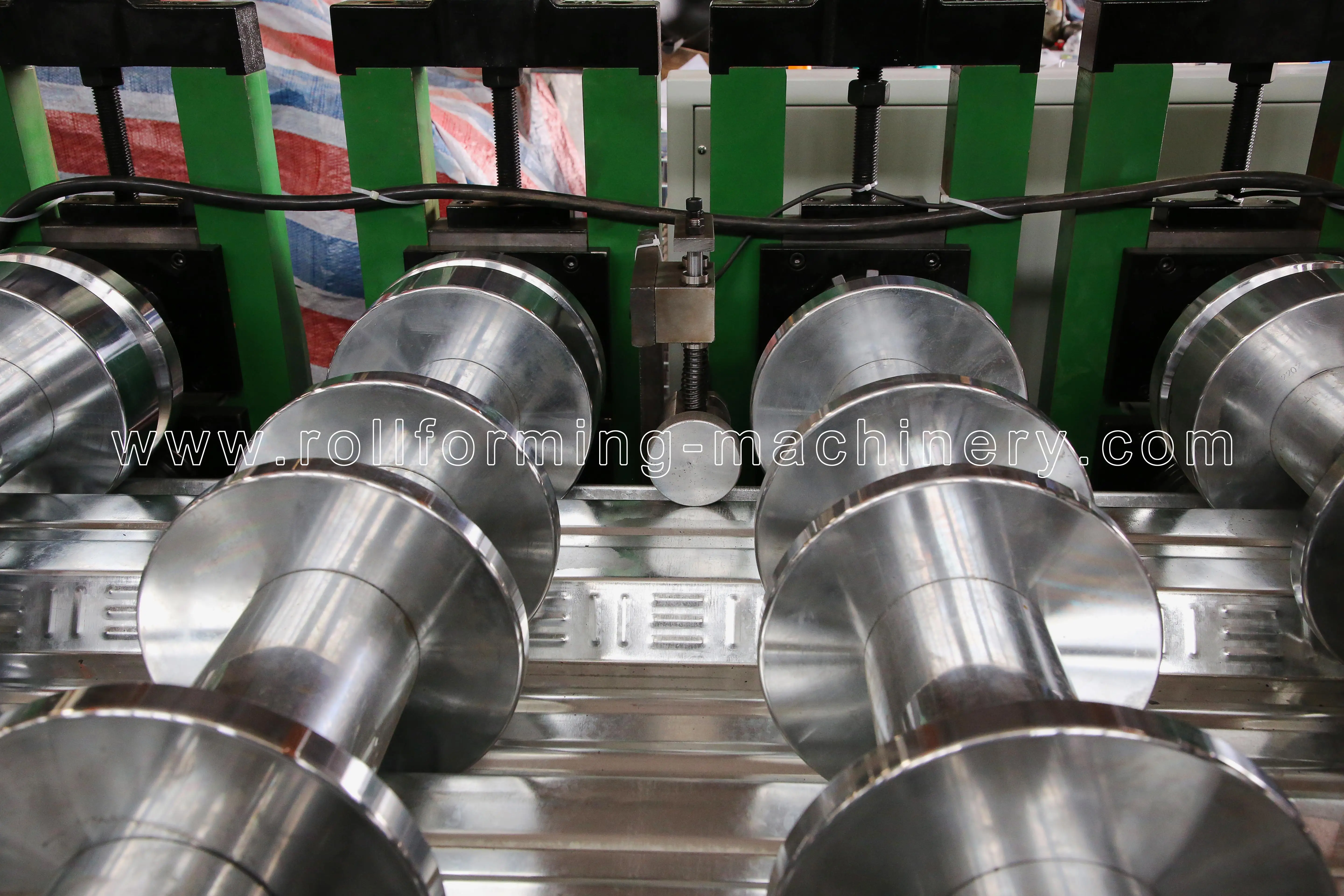 Hot Sale Indonesia Factory Customization Metal Steel Deck Roll Forming Machine YX76-320-960