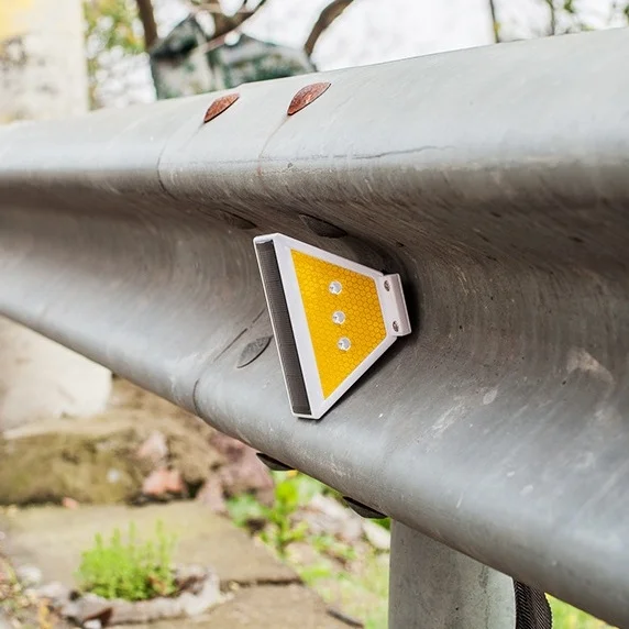 Solar Power Delineator Reflector Safety Guardrail, Highway Floodlight Traffic Warning Sign - ensuring safety on the road