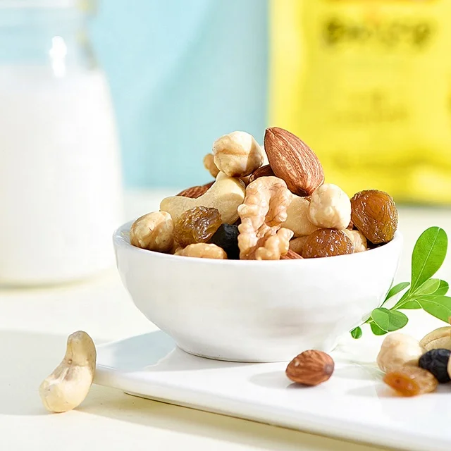 Wolong  175g roasted cashew almond nuts, mixed snack nuts with dried blueberry and raisins