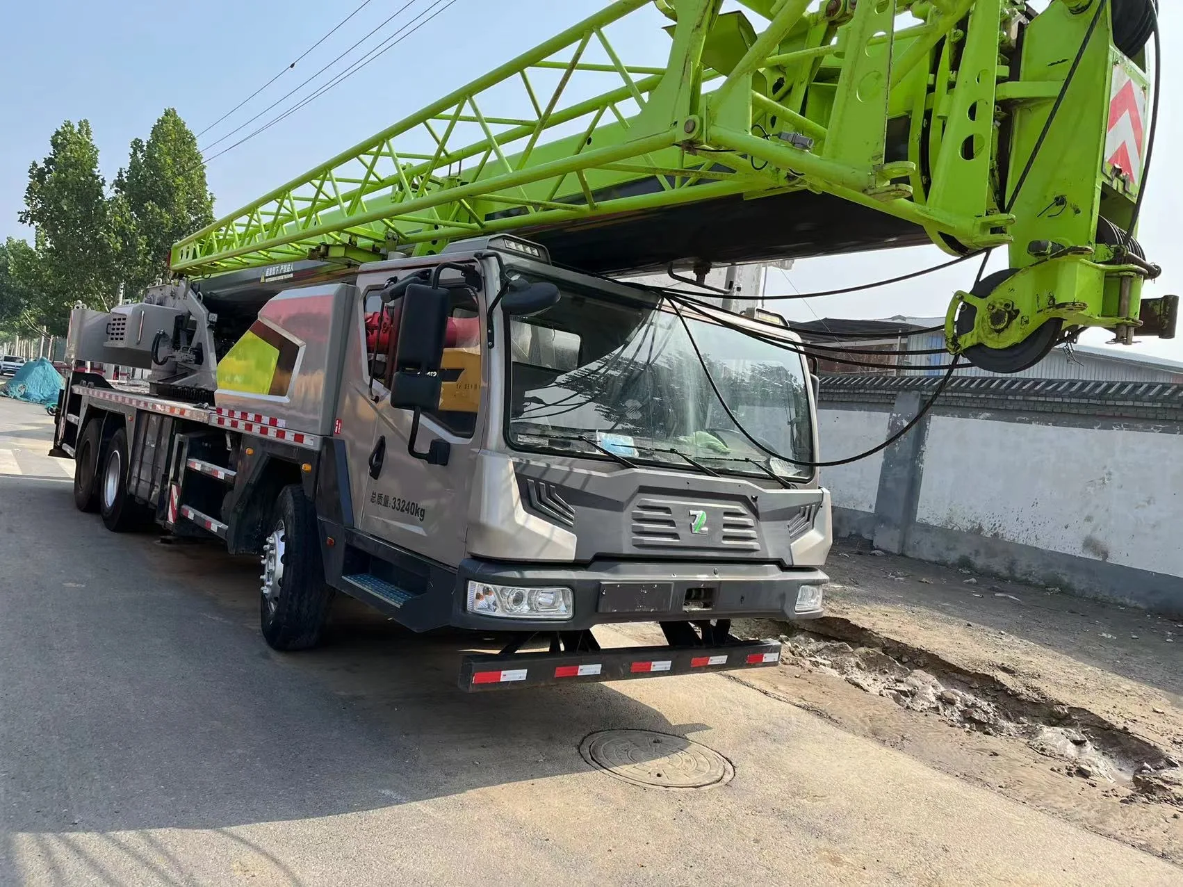 Second hand Zoomlion truck crane 25 ton mobile truck crane ZTC250 truck cranes