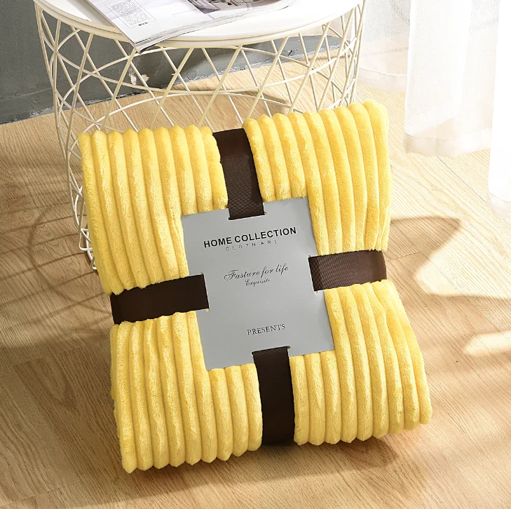 Недорогие Толстые микро рождественские фланелевые однотонные одеяла в полоску из 100 полиэстера с логотипом на заказ для зимы