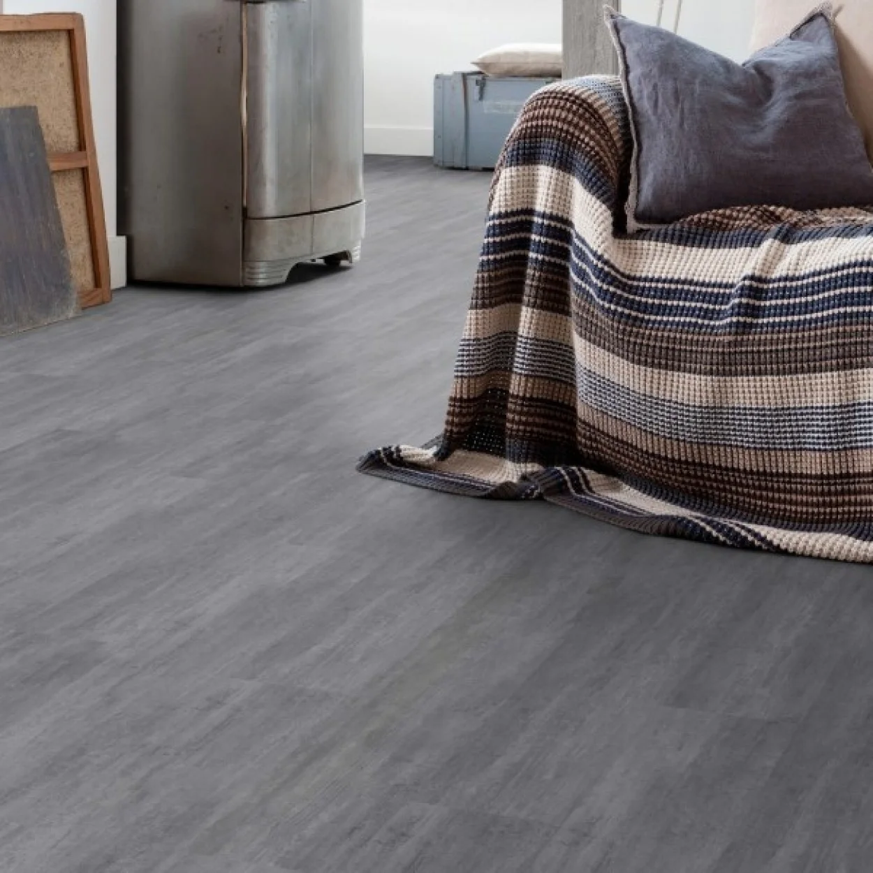 
Greenland 8mm Customized Anti-slip PVC Flooring Vinyl Tiles Price with Click Lock 