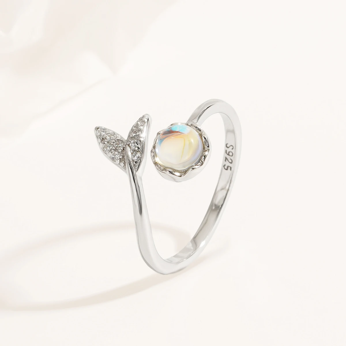 Женское кольцо с имитацией лунного камня 925 фианитом