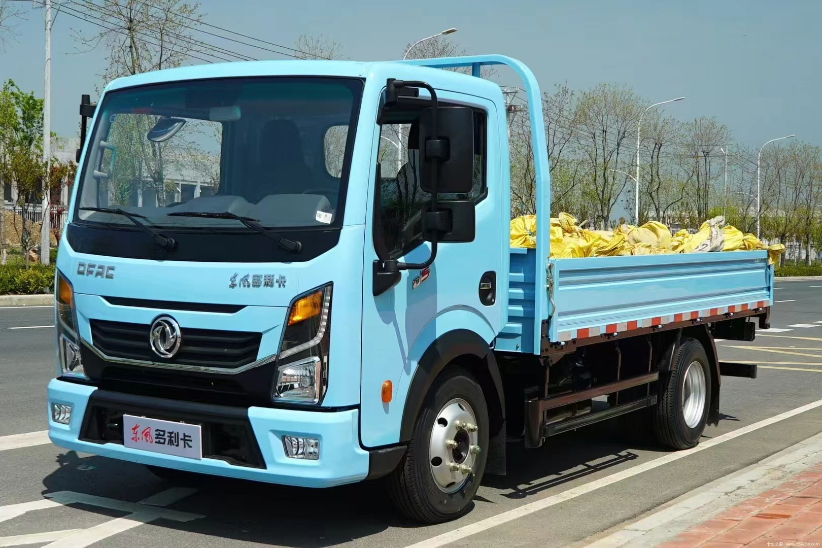 Dongfeng Dolica дизельный бензиновый мини-грузовик новое состояние двигатель 4 л Автоматический быстрый евро 6 4x2 8x4 опции забор шасси