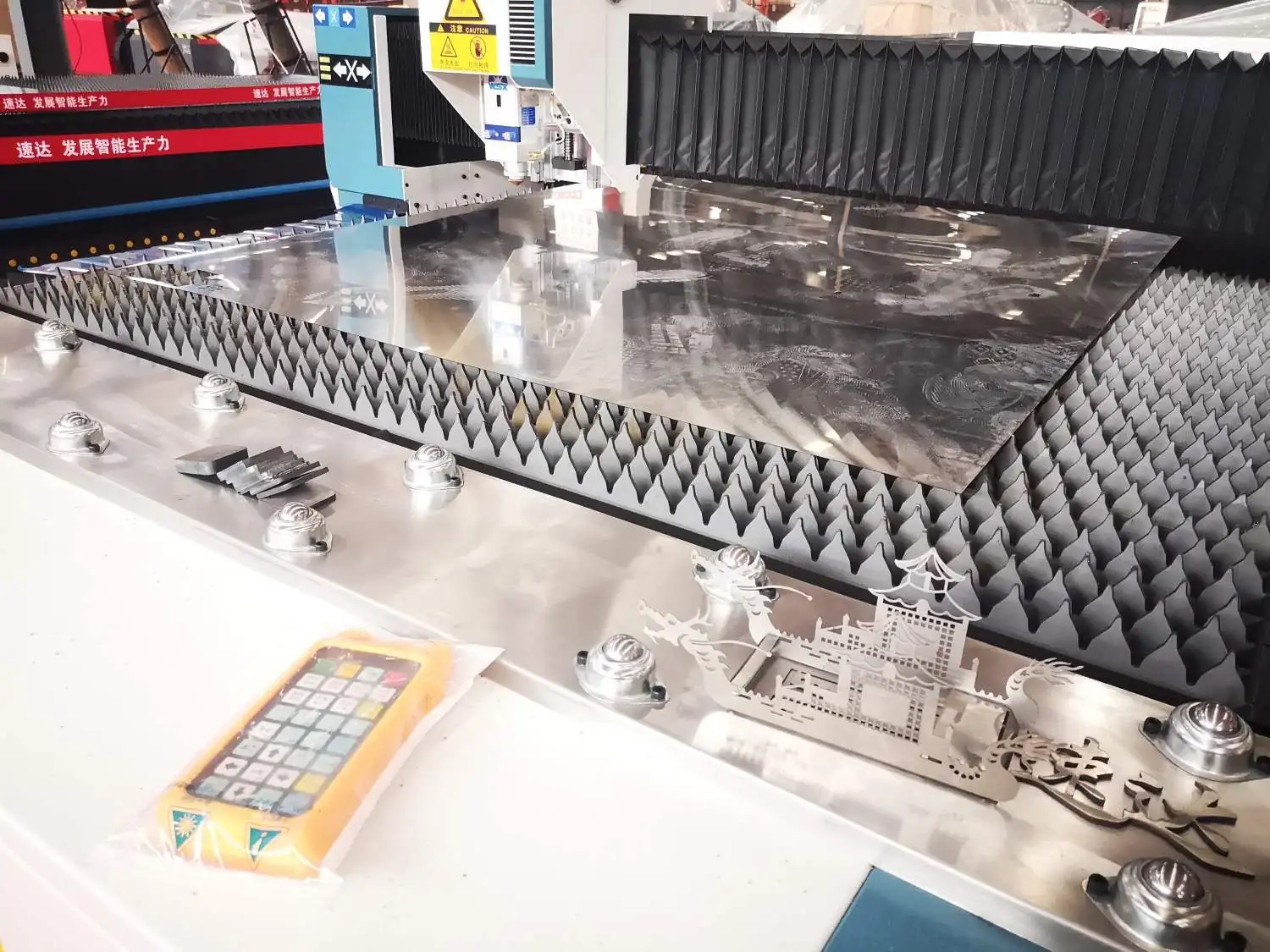 New Products Laser Cutting Machine With Rotary Device Fiber Laser Cutting Machine for Metal and pipe 3000W laser source