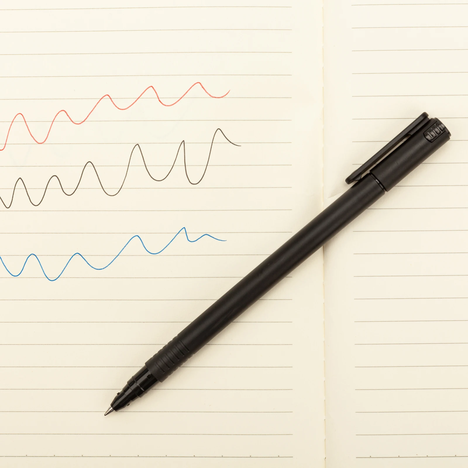 Hot Selling Novelty Plastic Custom  0.7mm Gel Ink Pens For School Office Supplies