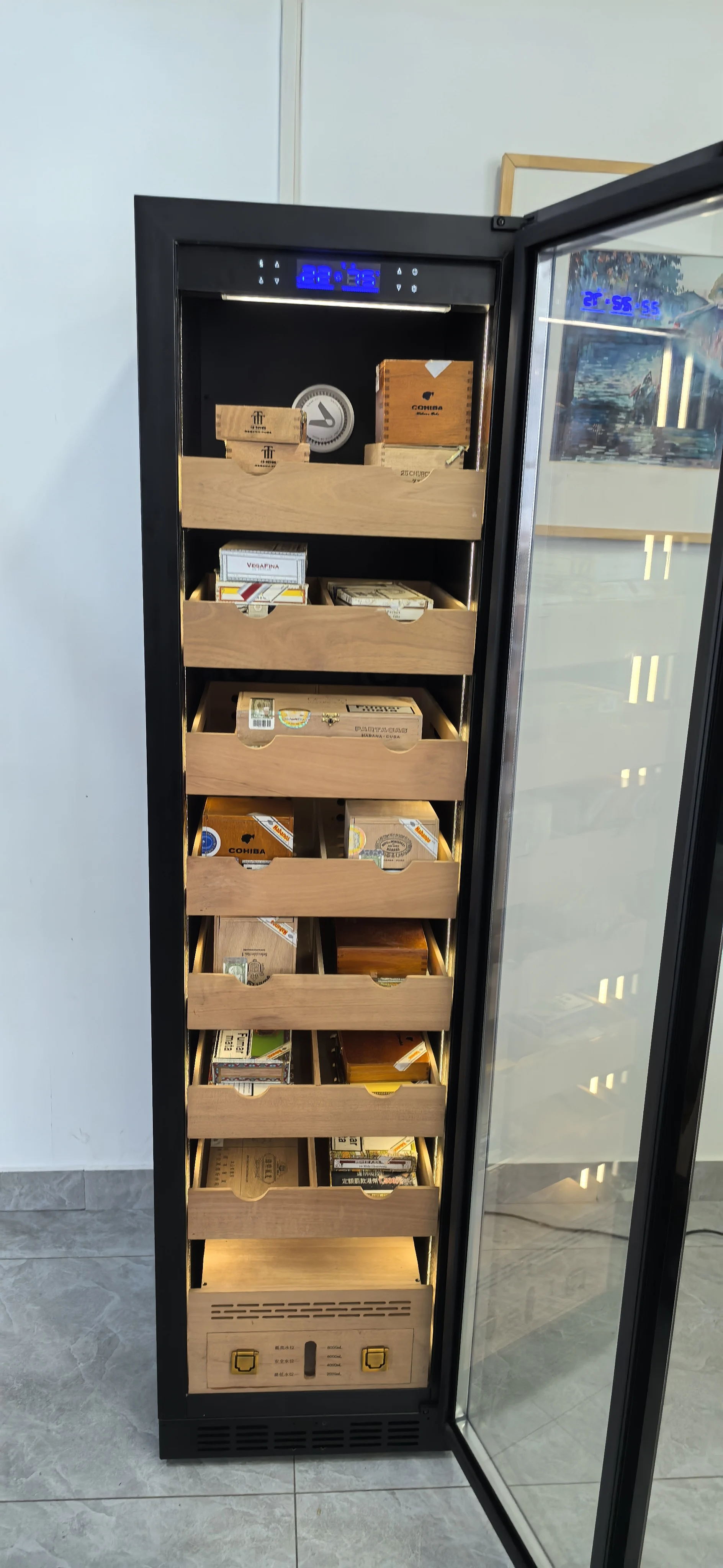 High quality 380L cigar humidor 2800 cigar humidity temperature humidor golden black cigar cellar