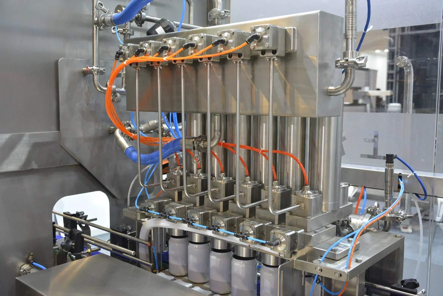 
The Small Footprint Fully Automatic Aluminum Cans Beer Cans Filling And sealing machine For 330ml 550ml 