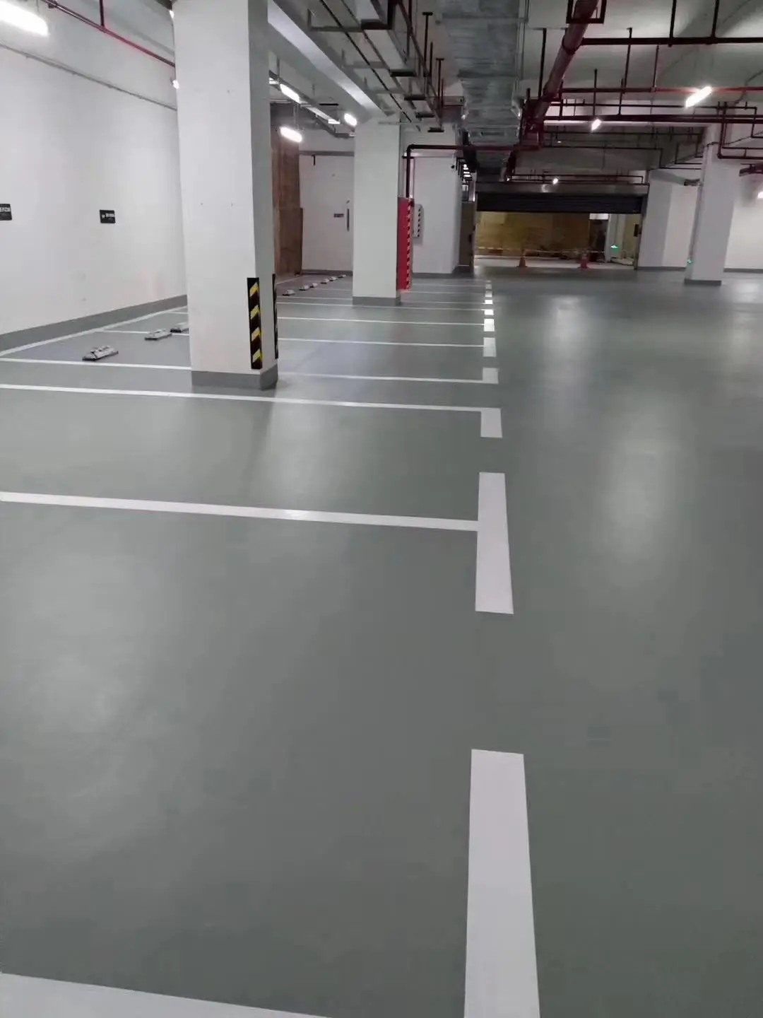Epoxy Flooring Used Clear Crystal Epoxy Resin With High Epxoy Value Low Viscosity And Light Color