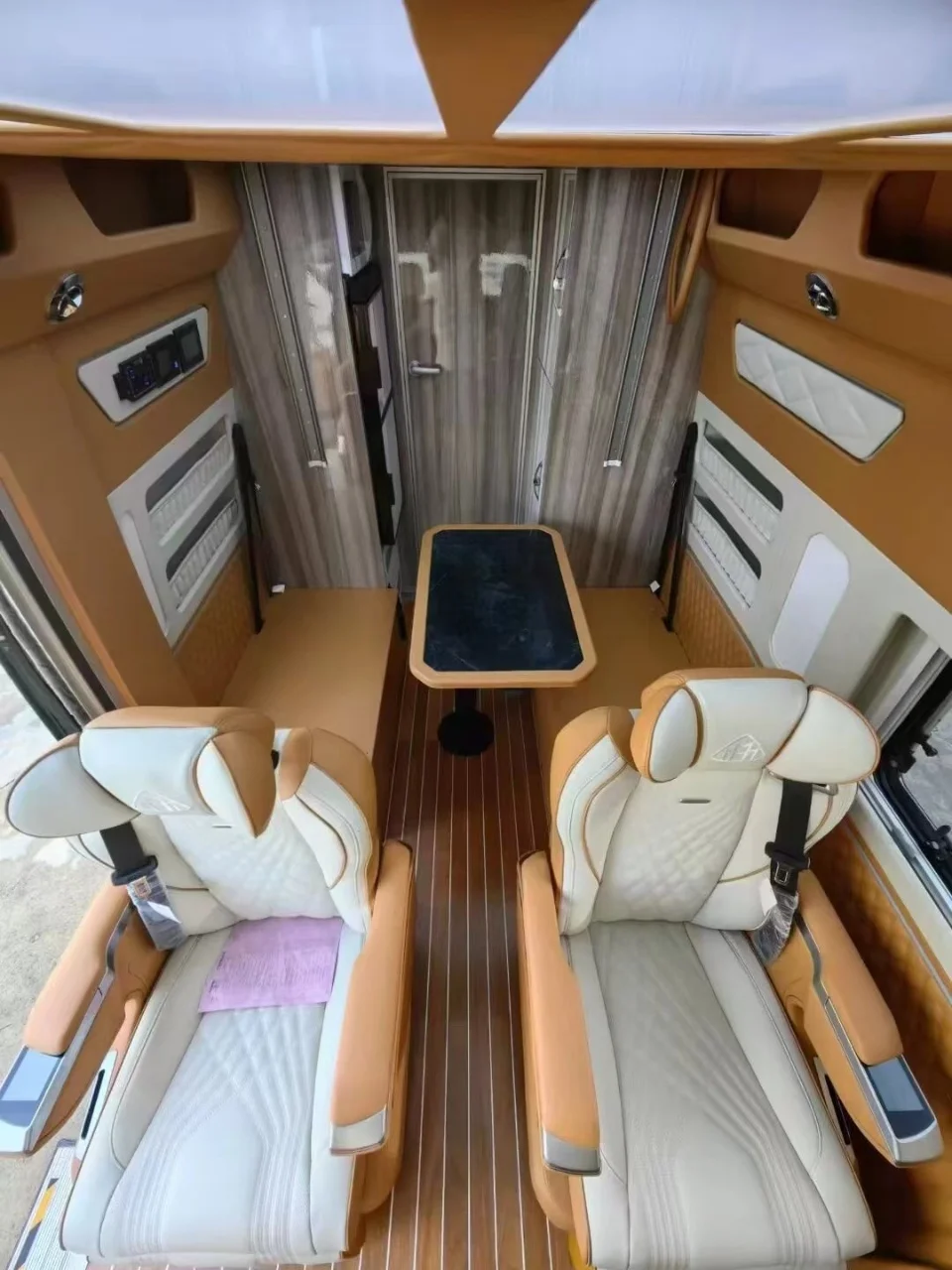 JMC Fushun с длинной осью высокой крышей