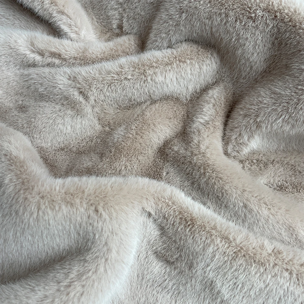 High Quality Comfort Luxury Mink Fox Fabric 100% Polyester Knitted Soft Rabbit Fur for Garments and Toys Mattress Use